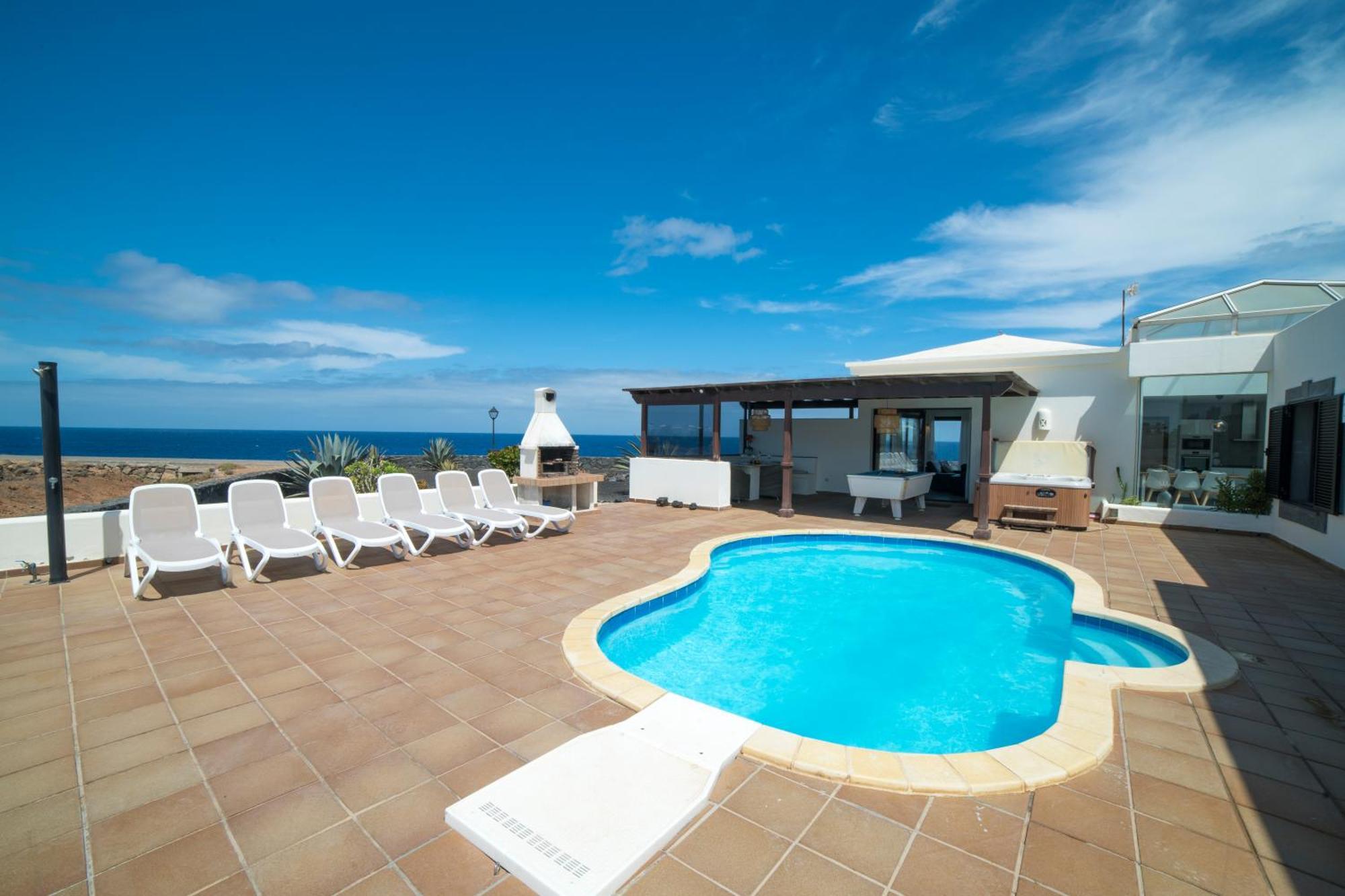 Babel - First Line Seafront House Holiday home *