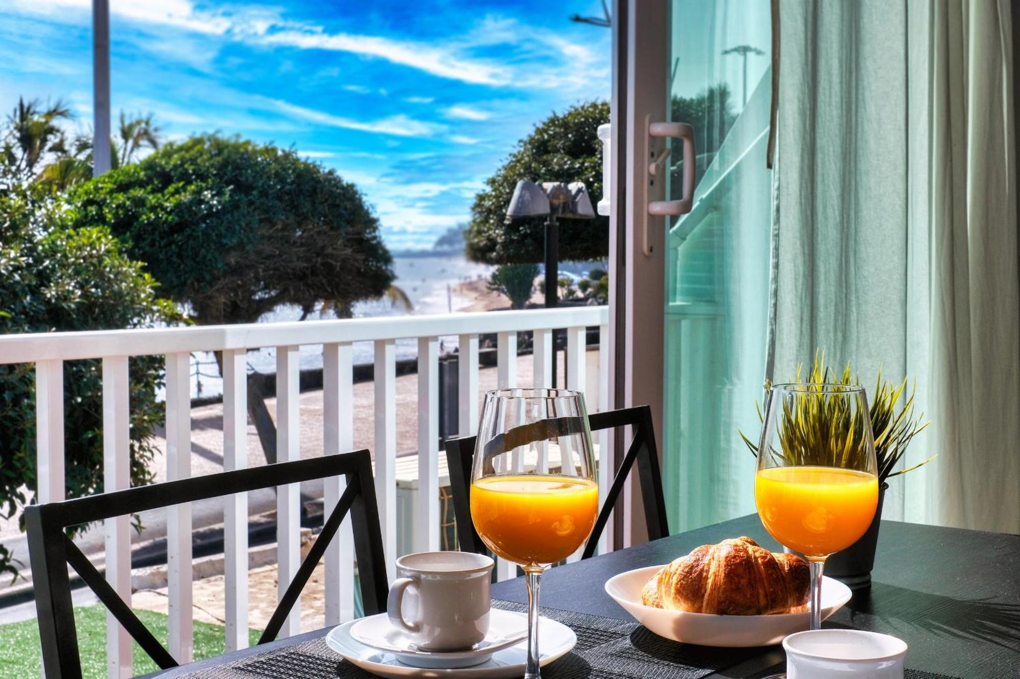 Casa Rame Beachfront, Amazing Seaview, Air-con