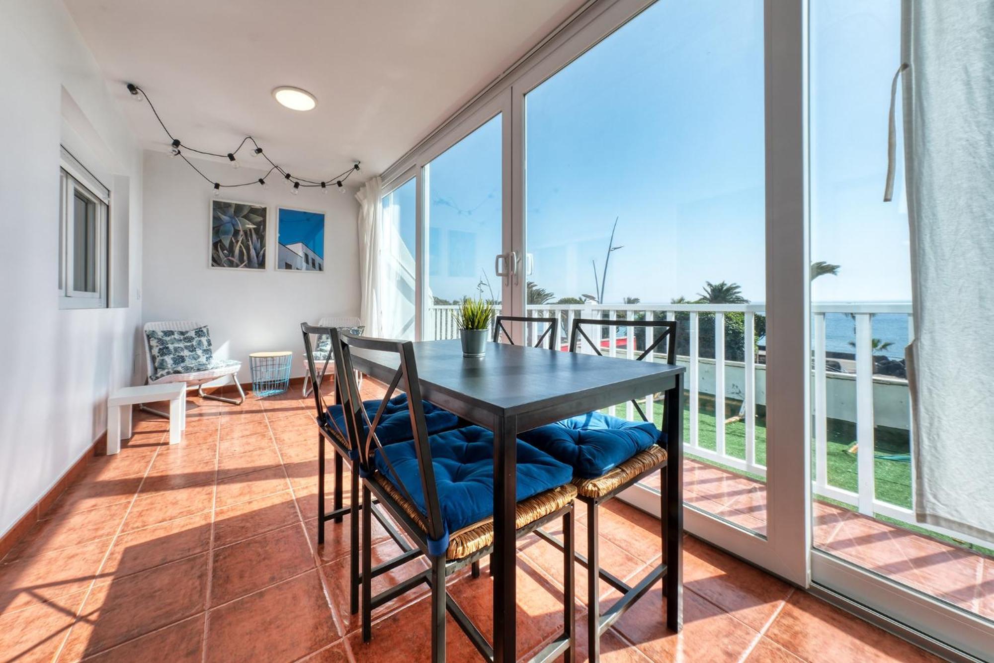 Casa Rame Beachfront, Amazing Seaview, Air-con Holiday home