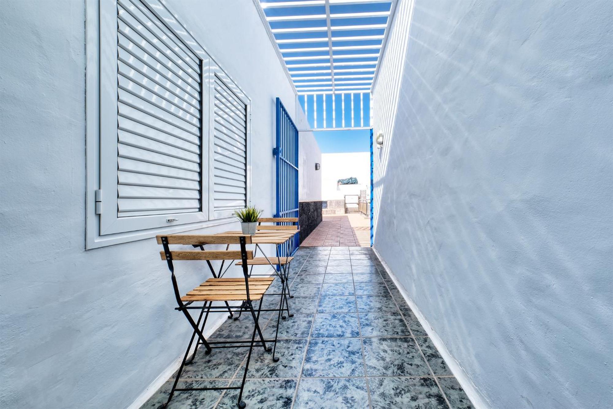 Casa Rame Beachfront, Amazing Seaview, Air-con Holiday home *