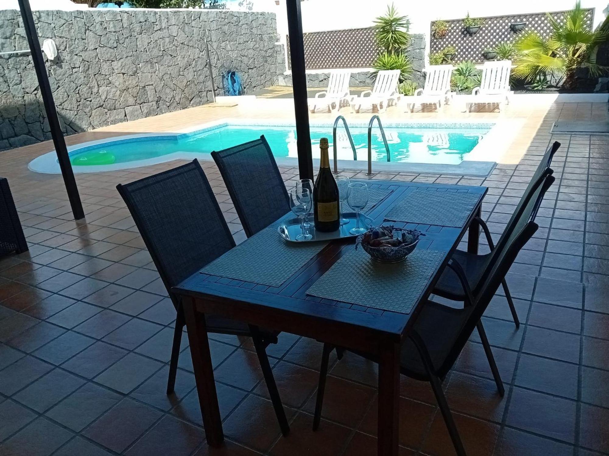Adel 56, Private Heated Pool, Parking * Playa Blanca (Lanzarote)
