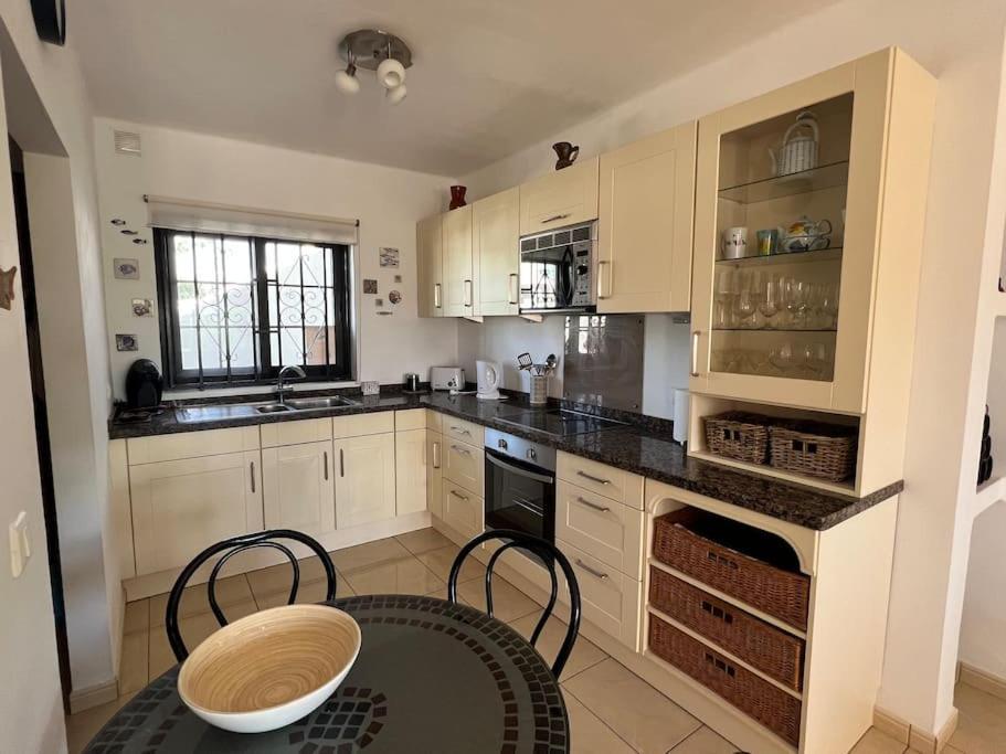 Casa Mo, 2 Bedroom Close To The Puerto del Carmen (Lanzarote)