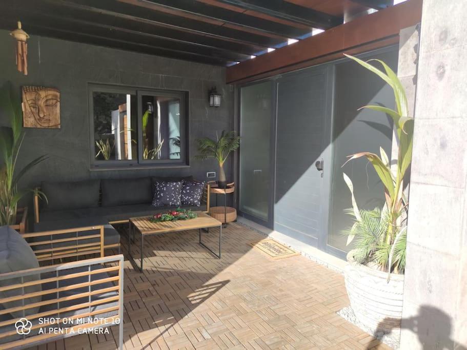 House 2 * Tías