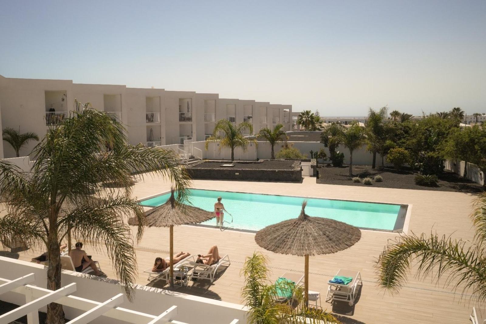 Precioso En Complejo Con Piscina Apartamento