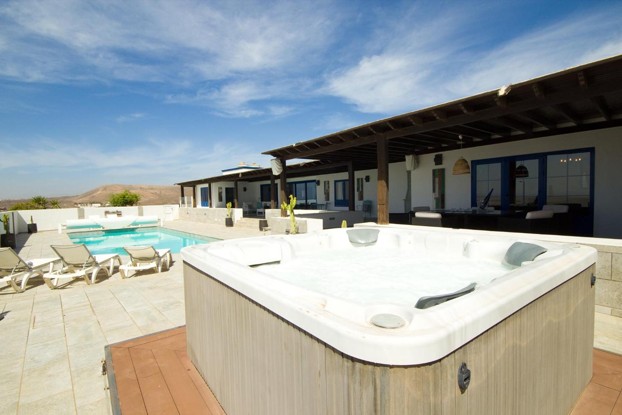 Villa Lucy - By Az *