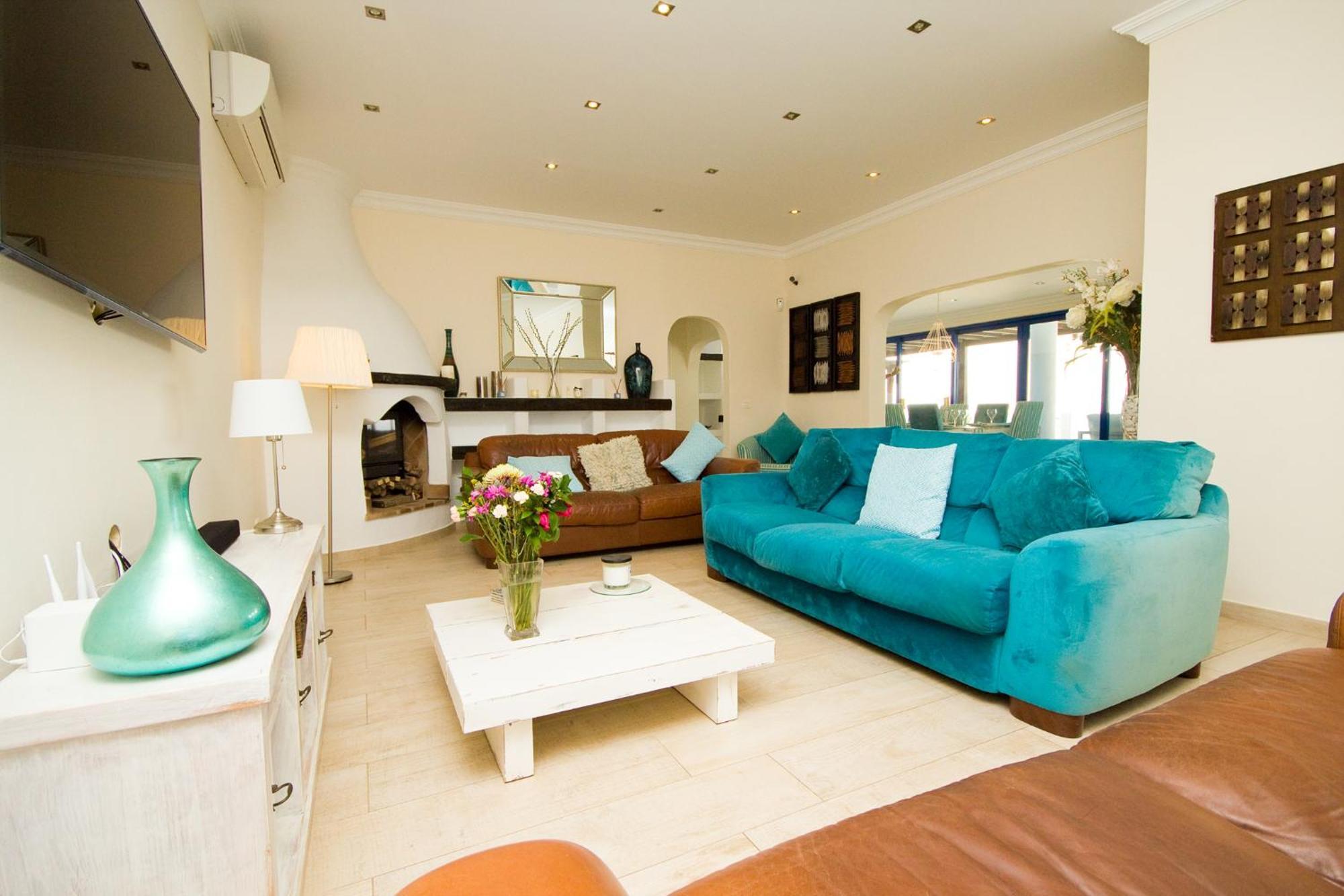 Villa Lucy - By Az *