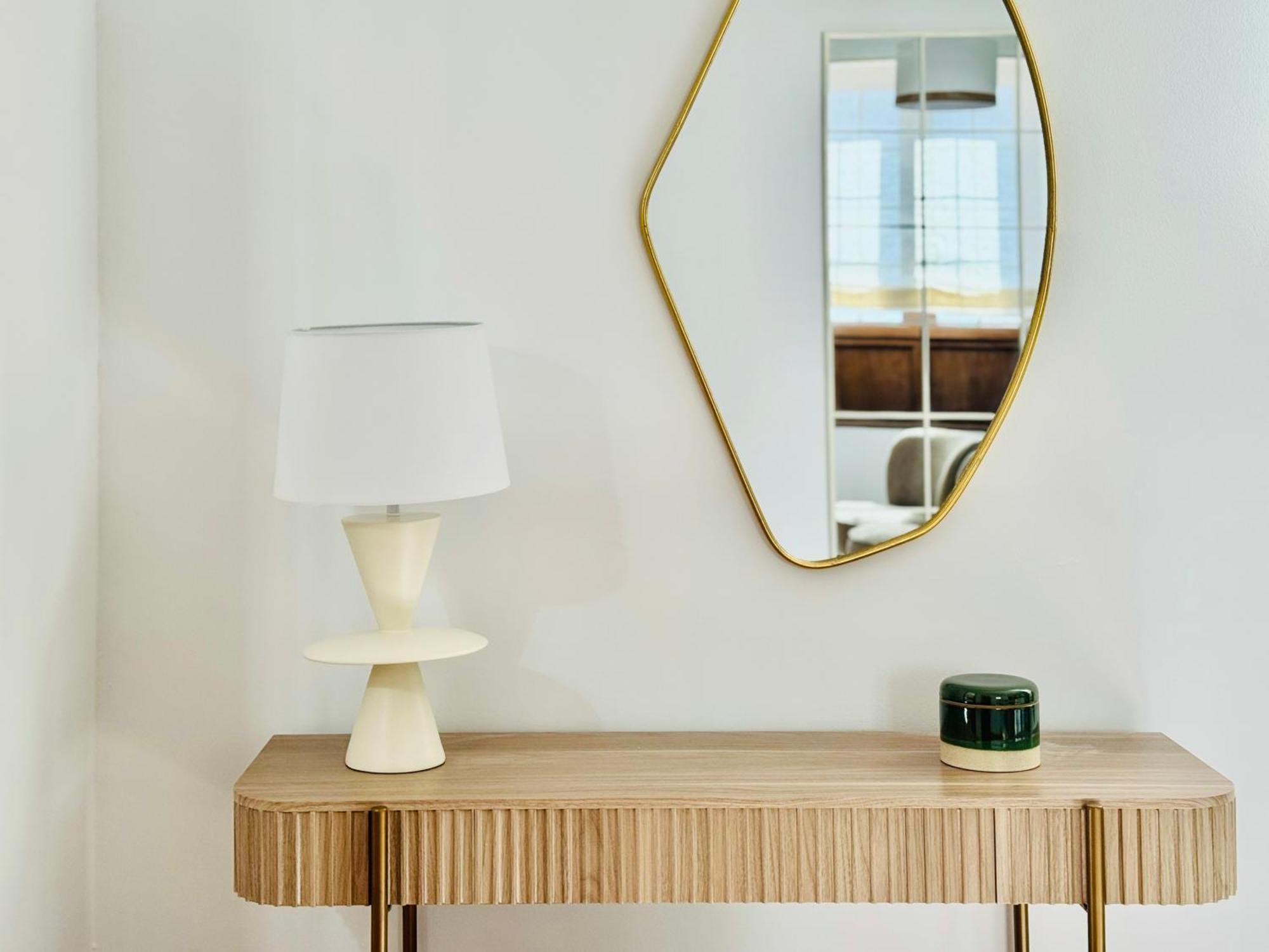 Canaryislandshost I White Villa