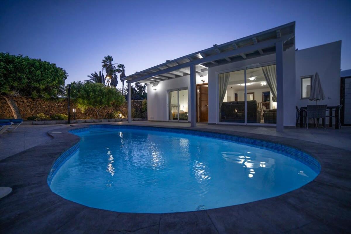 Whitney Villa *