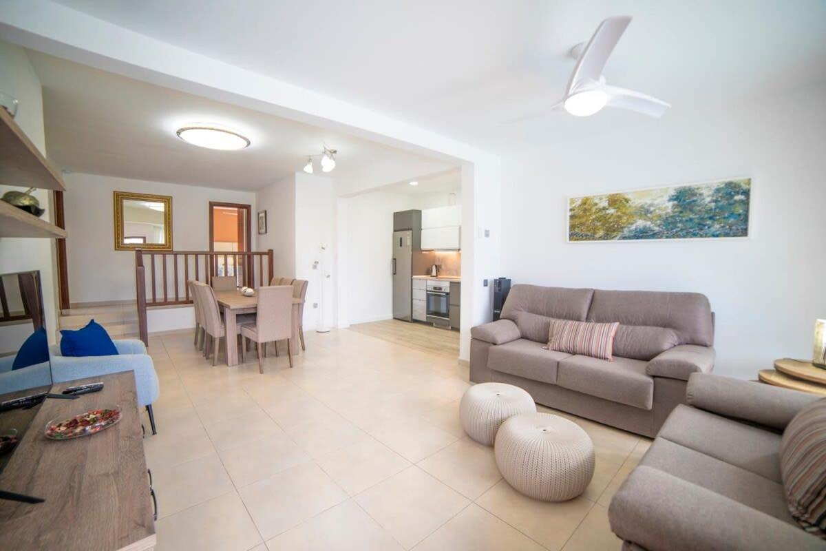 Whitney Villa *