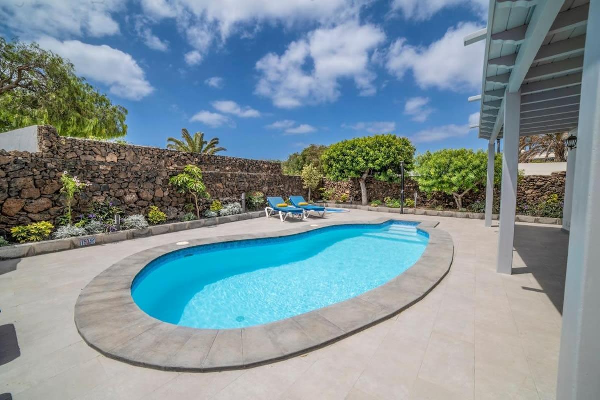Whitney Villa *