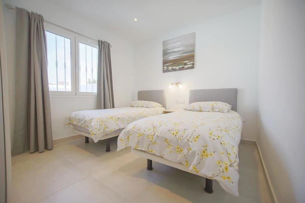 Renata With Private Heated Pool And Hot Tub * Puerto del Carmen (Lanzarote)