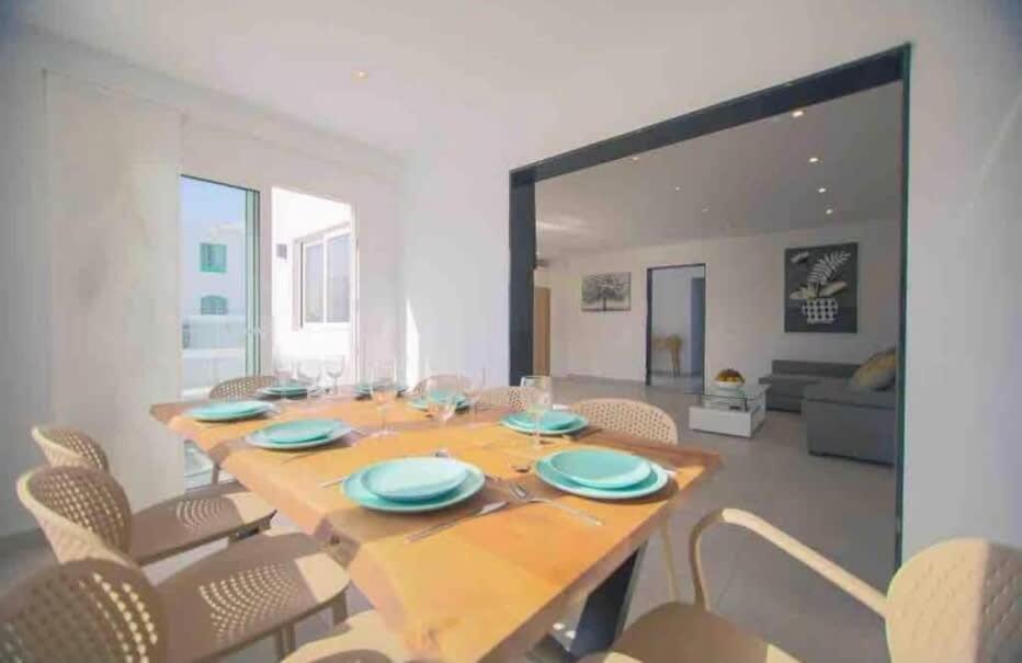 Renata With Private Heated Pool And Hot Tub * Puerto del Carmen (Lanzarote)