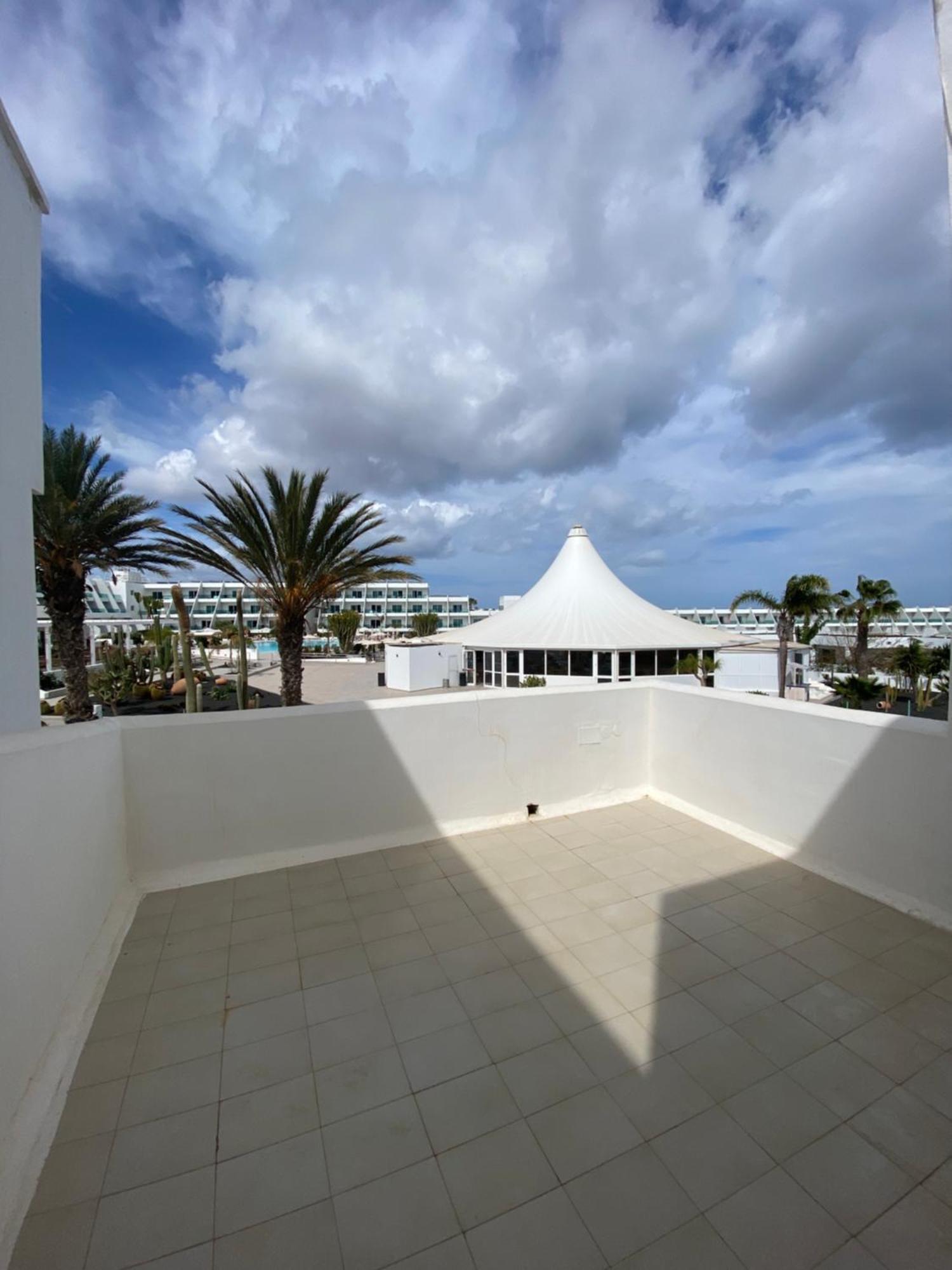 First Floor With Sea View, Apartamento