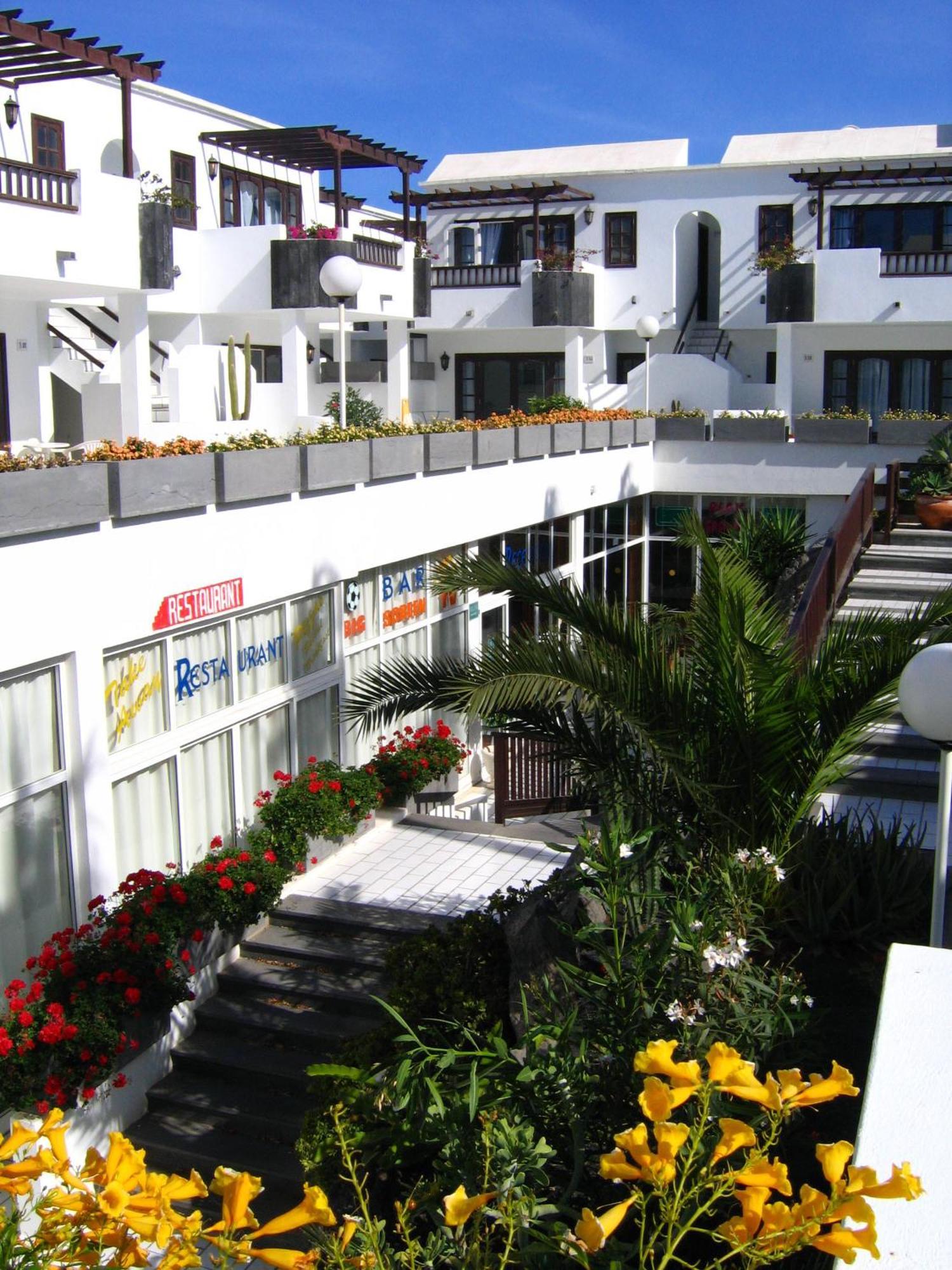 Aparthotel Plaza Azul 2*