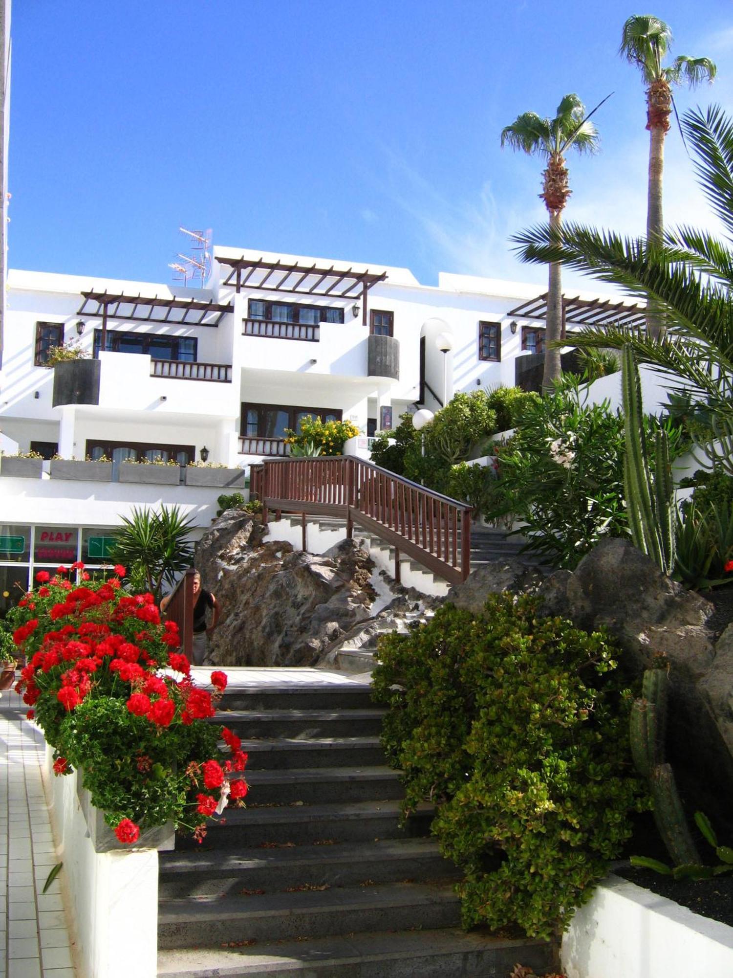 Aparthotel Plaza Azul 2*