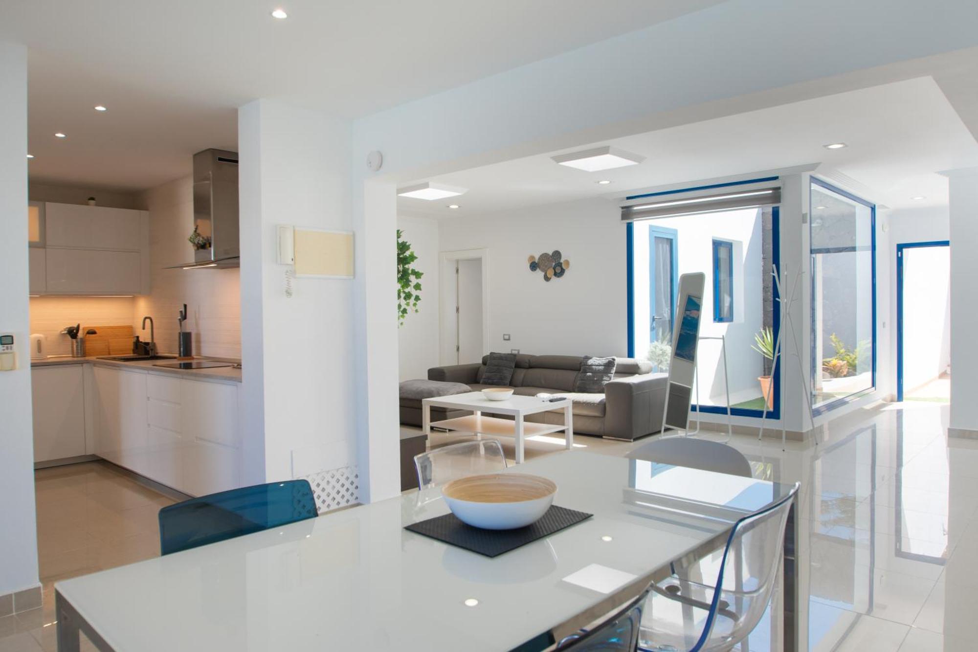 Botanica - Spacious, Heated Pool And Bbq, Sunny Terrace, Garden & Mountain Views