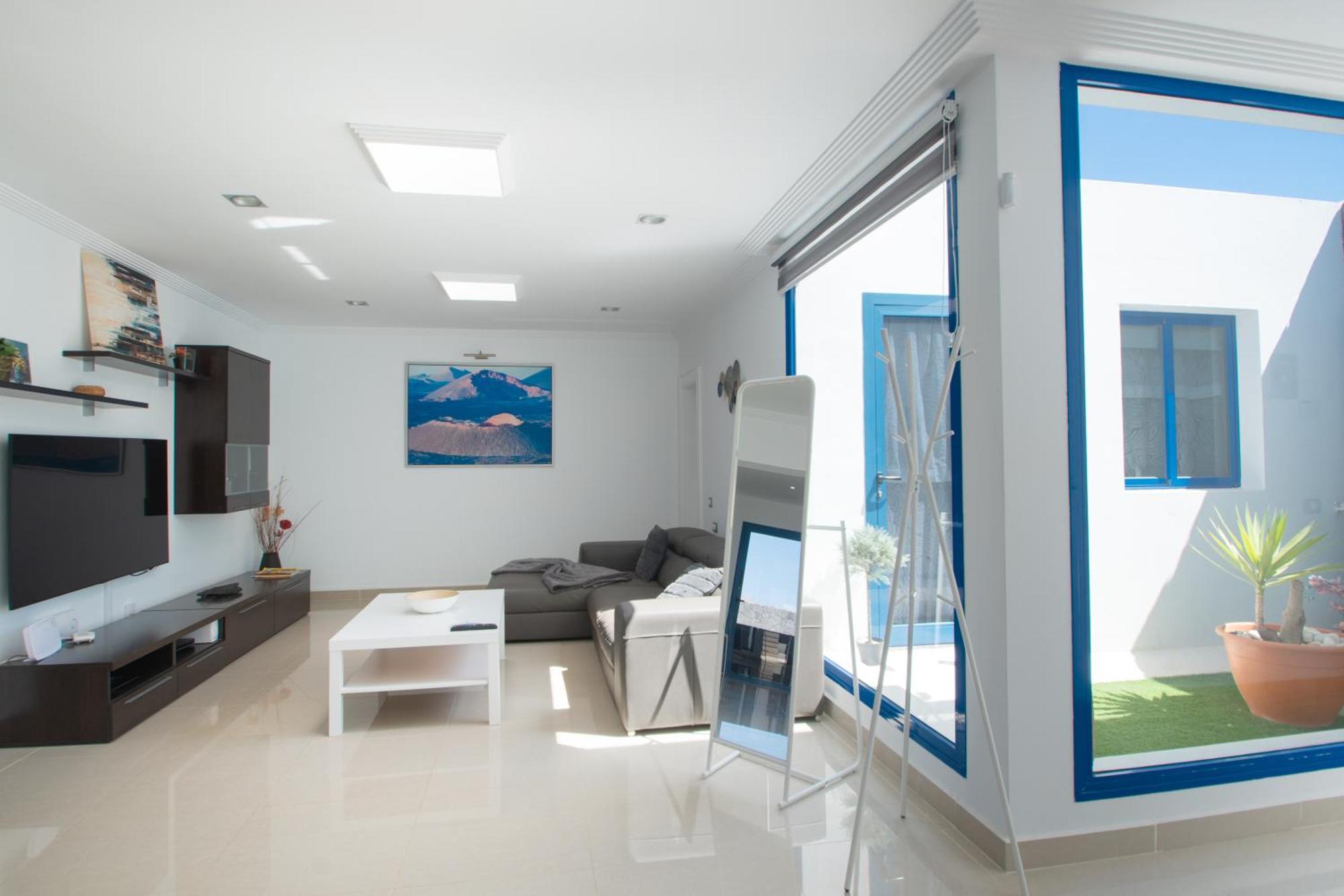 Botanica - Spacious, Heated Pool And Bbq, Sunny Terrace, Garden & Mountain Views Villa