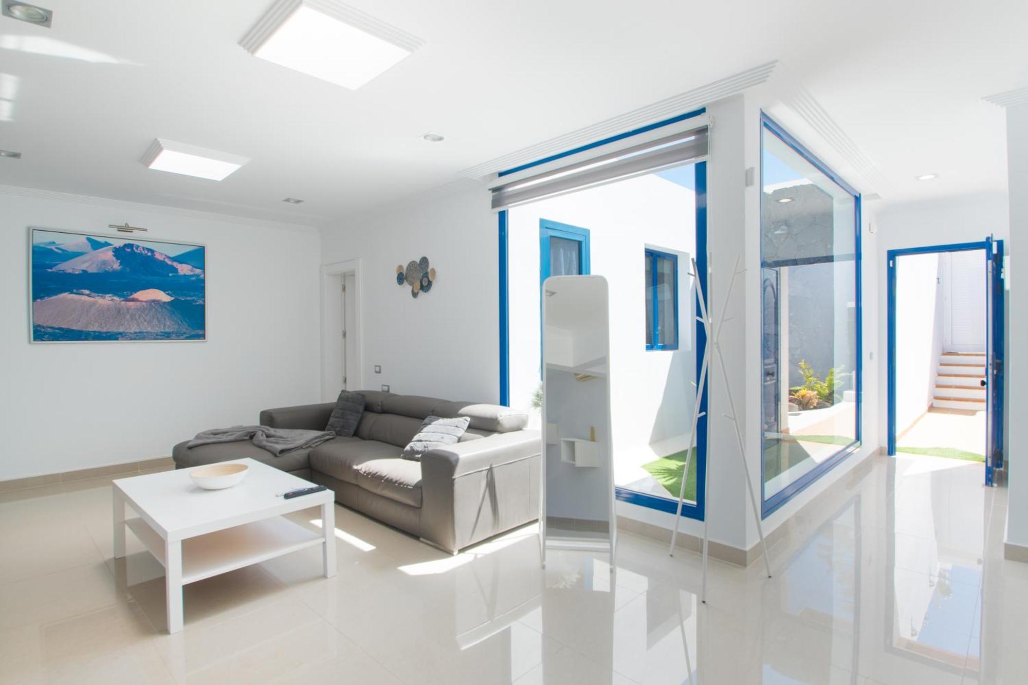 Villa Botanica - Spacious, Heated Pool And Bbq, Sunny Terrace, Garden & Mountain Views