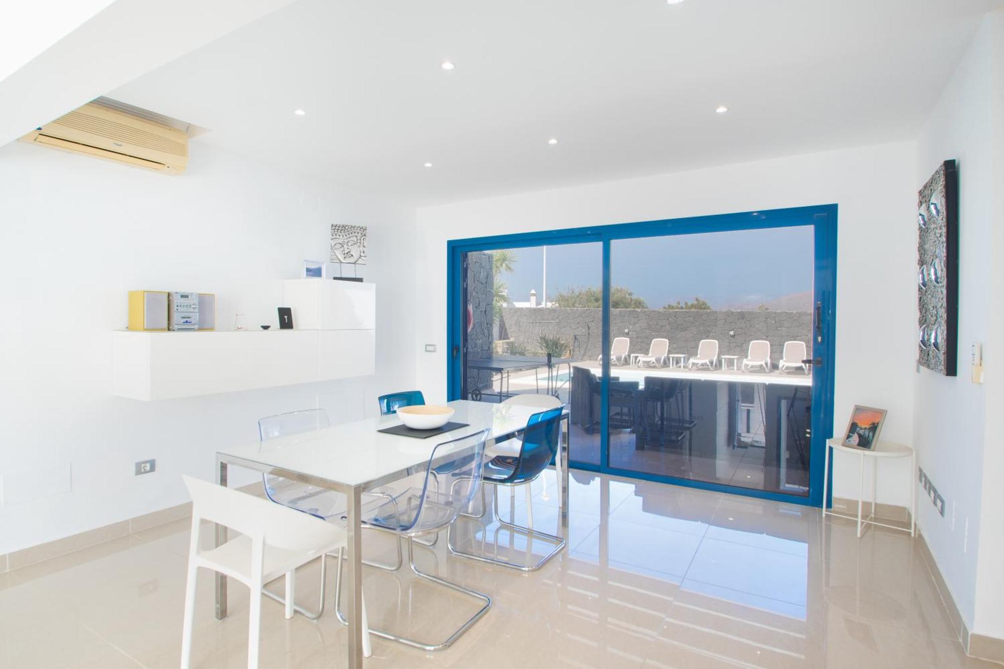 Villa Botanica - Spacious, Heated Pool And Bbq, Sunny Terrace, Garden & Mountain Views *