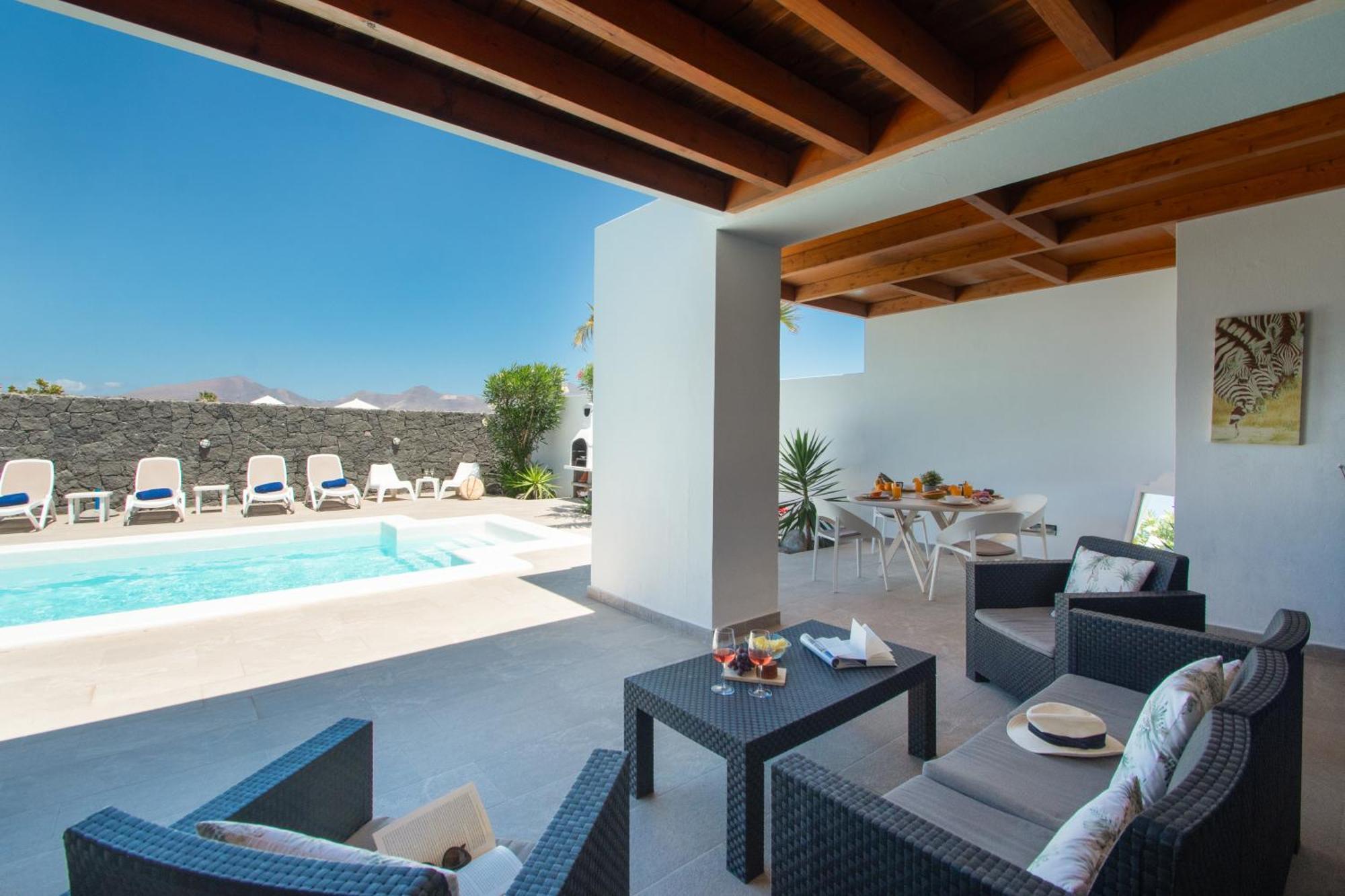 Botanica - Spacious, Heated Pool And Bbq, Sunny Terrace, Garden & Mountain Views *