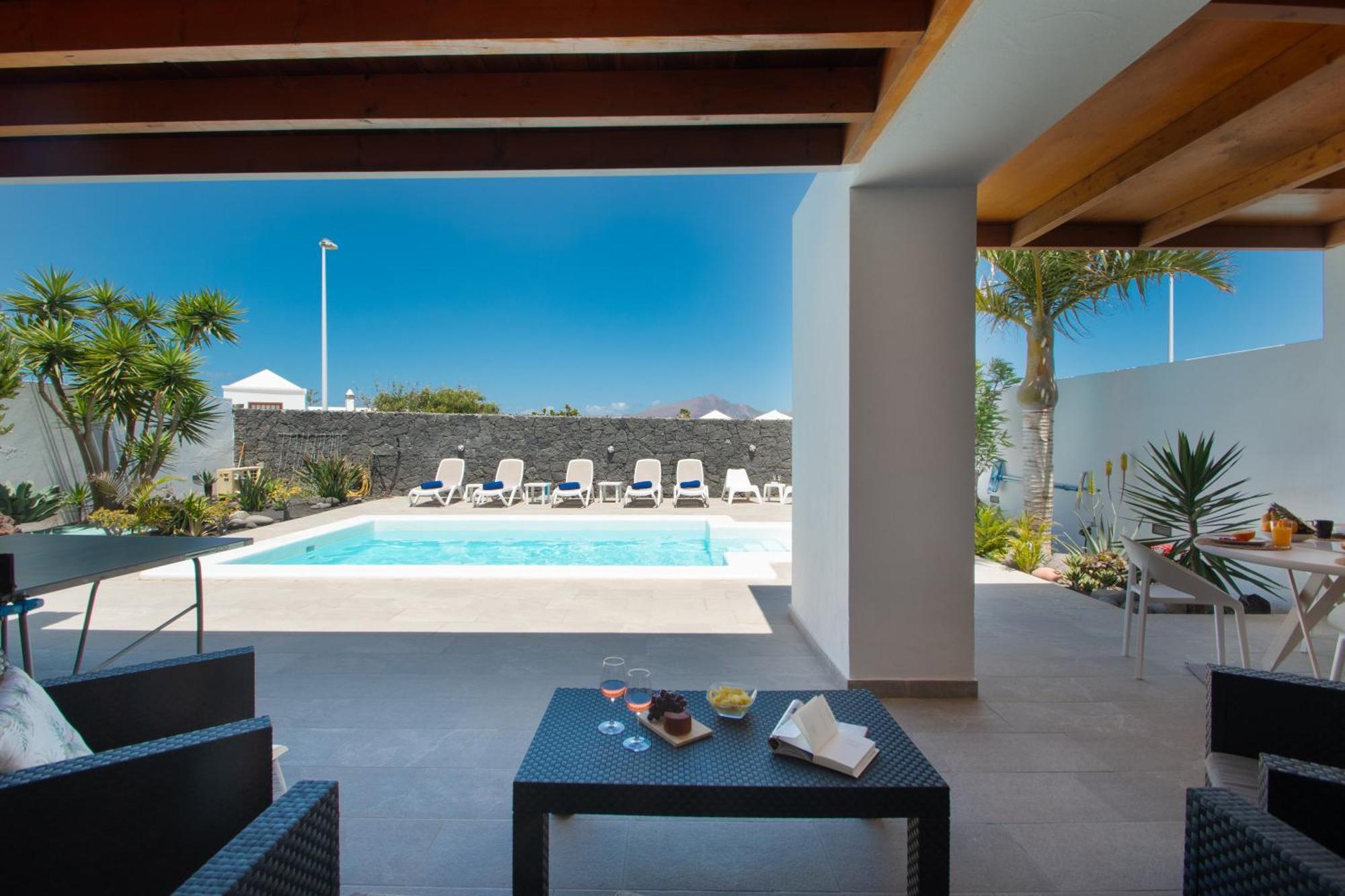 Botanica - Spacious, Heated Pool And Bbq, Sunny Terrace, Garden & Mountain Views Villa