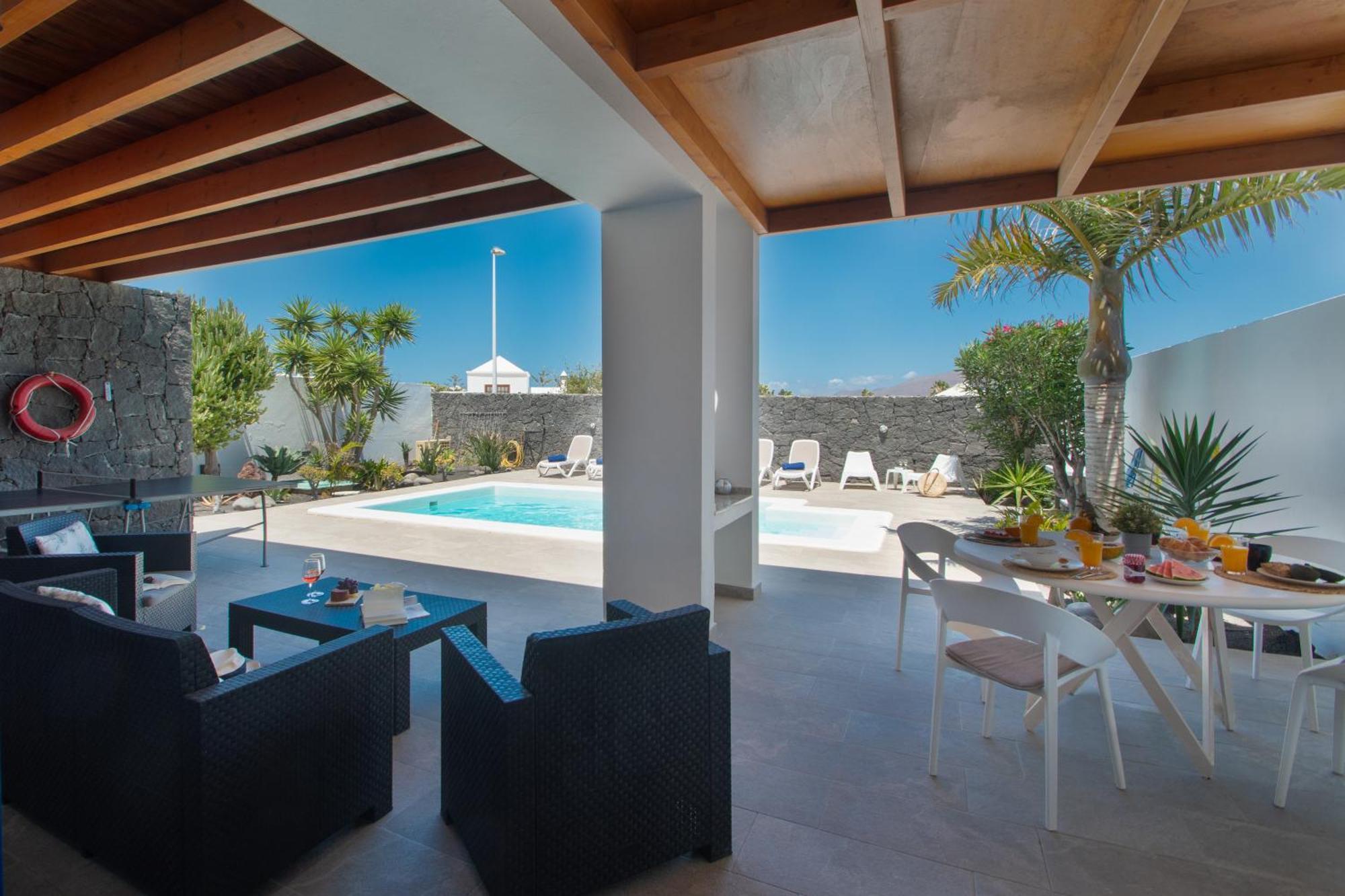 Villa Botanica - Spacious, Heated Pool And Bbq, Sunny Terrace, Garden & Mountain Views *