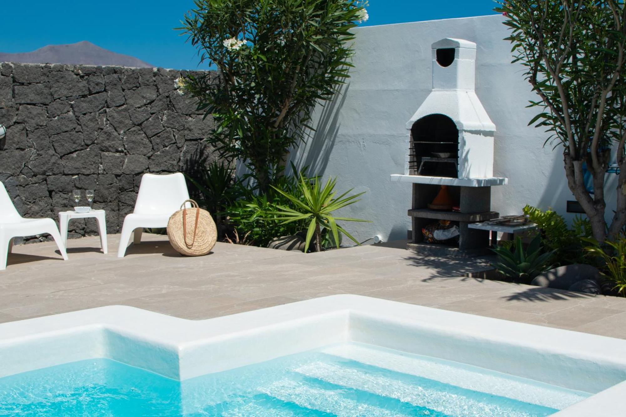Botanica - Spacious, Heated Pool And Bbq, Sunny Terrace, Garden & Mountain Views