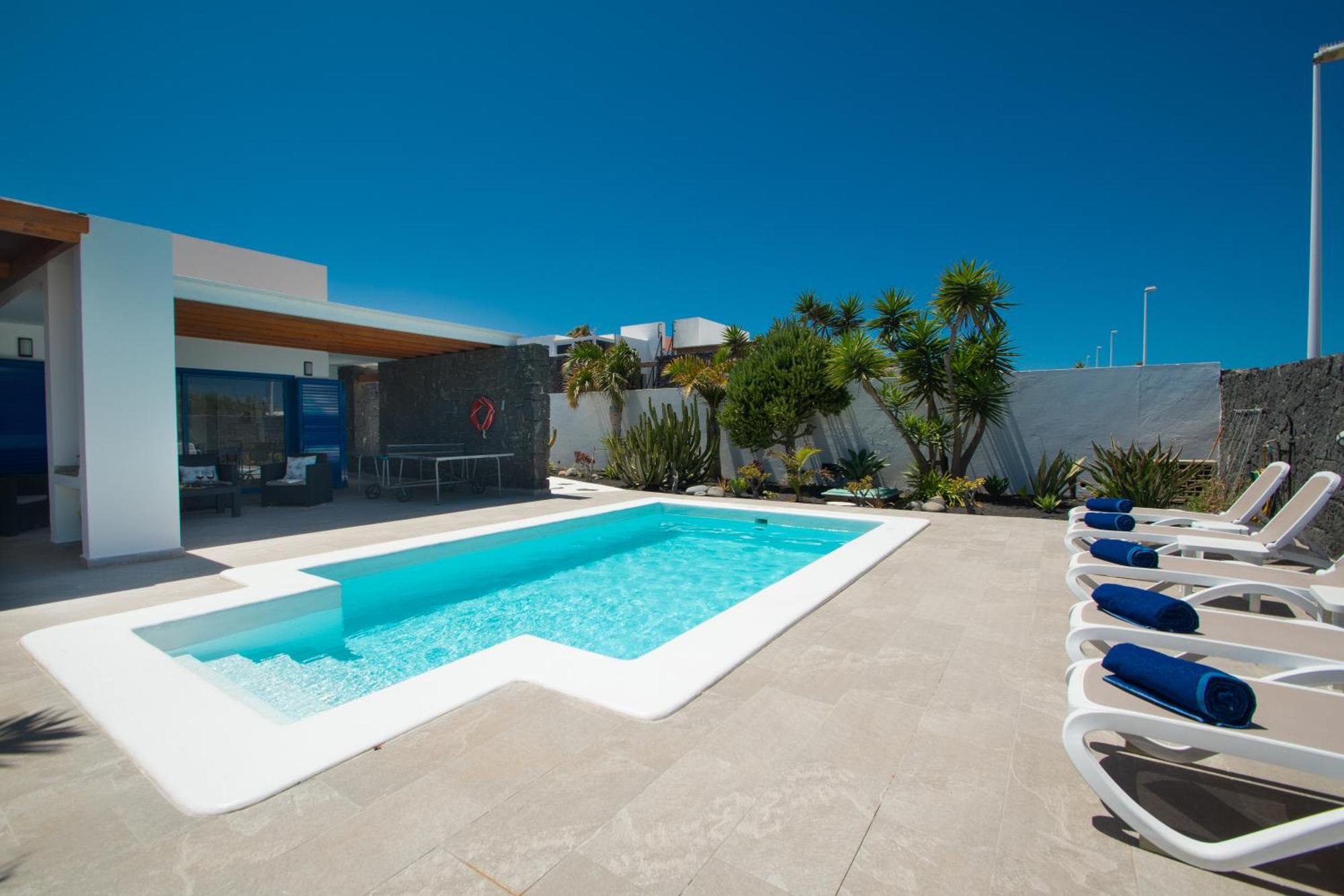 Botanica - Spacious, Heated Pool And Bbq, Sunny Terrace, Garden & Mountain Views Playa Blanca (Lanzarote)