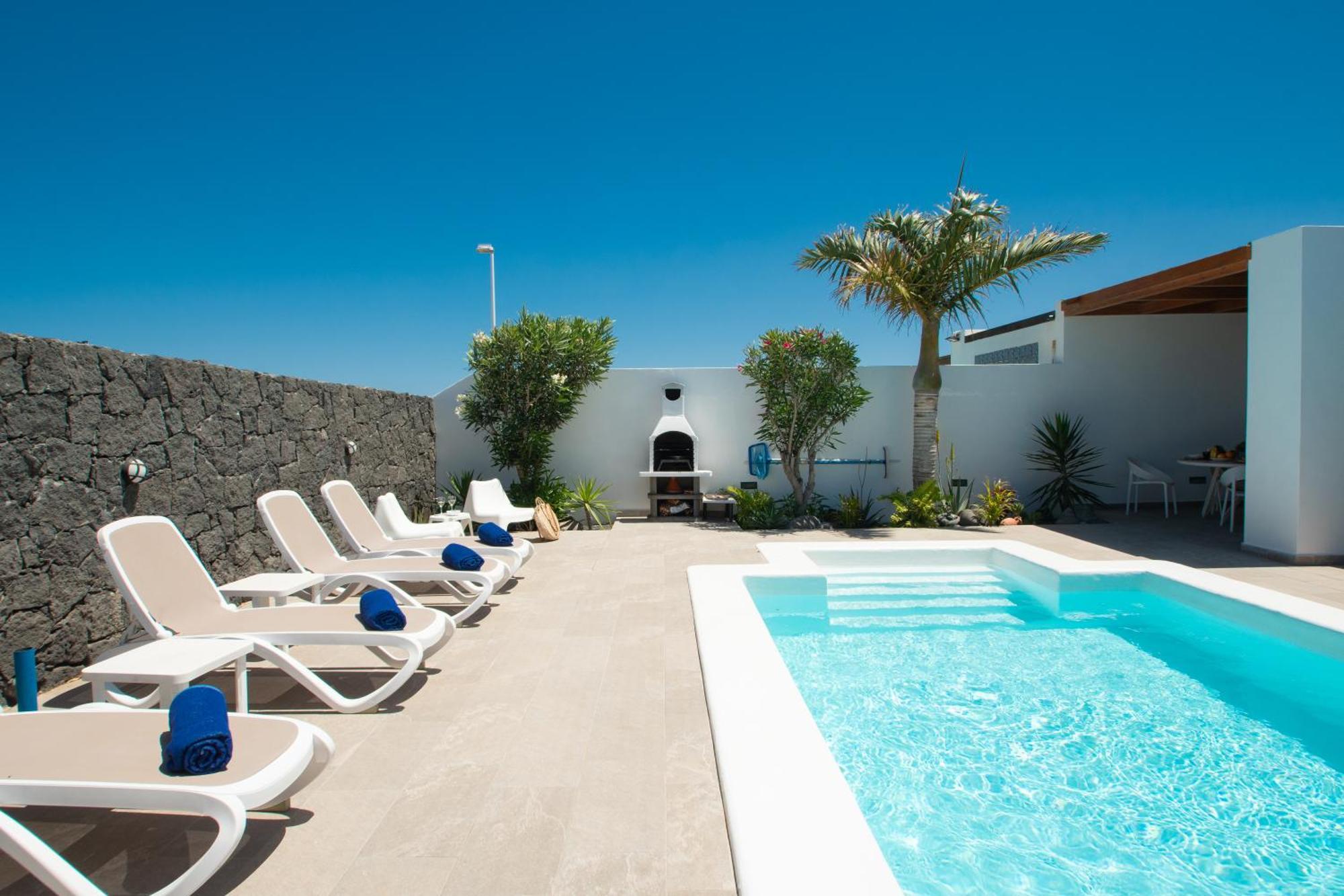 Villa Botanica - Spacious, Heated Pool And Bbq, Sunny Terrace, Garden & Mountain Views