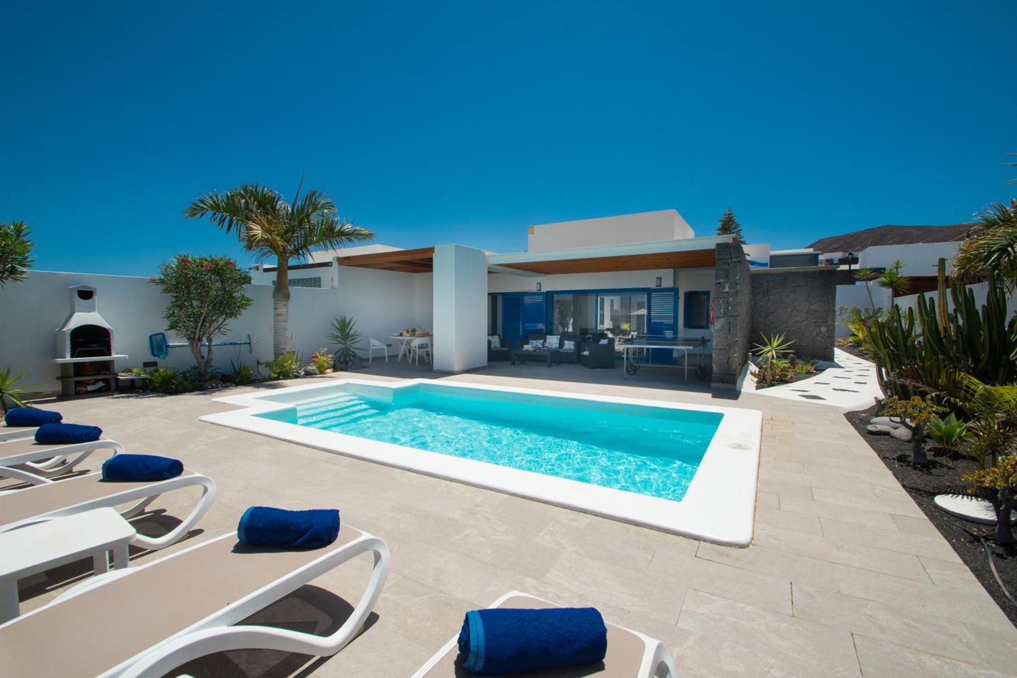 Botanica - Spacious, Heated Pool And Bbq, Sunny Terrace, Garden & Mountain Views