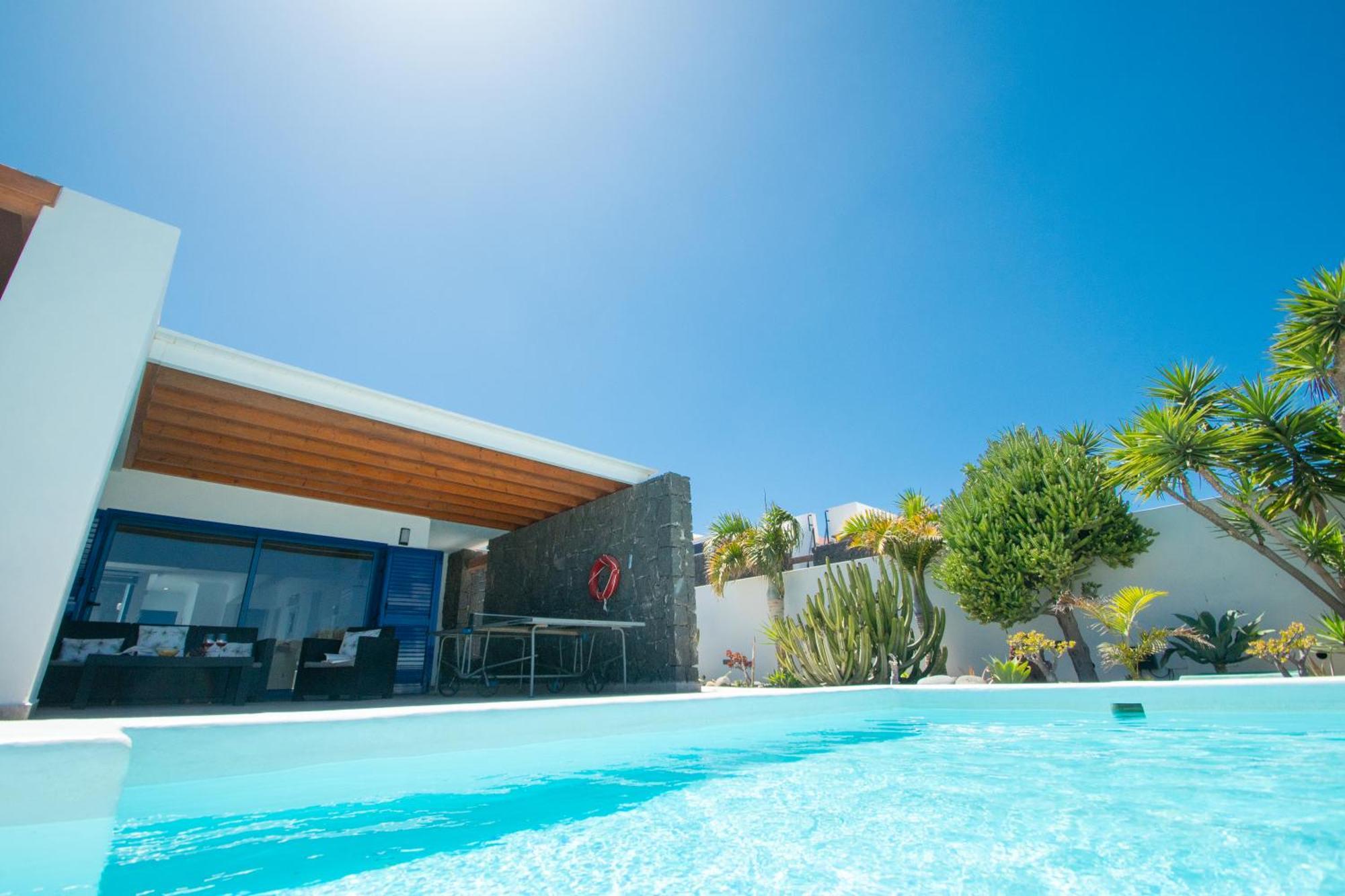 Botanica - Spacious, Heated Pool And Bbq, Sunny Terrace, Garden & Mountain Views * Playa Blanca (Lanzarote)