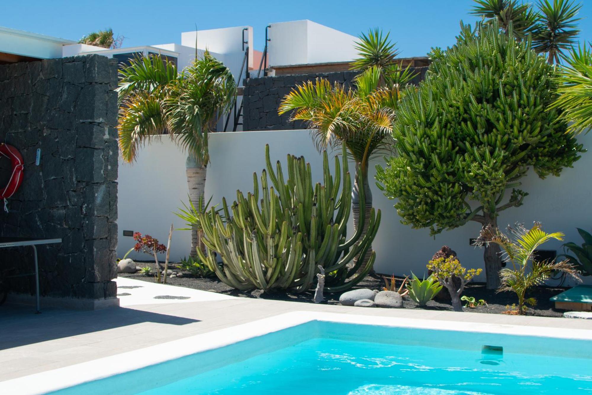 Botanica - Spacious, Heated Pool And Bbq, Sunny Terrace, Garden & Mountain Views Playa Blanca (Lanzarote)