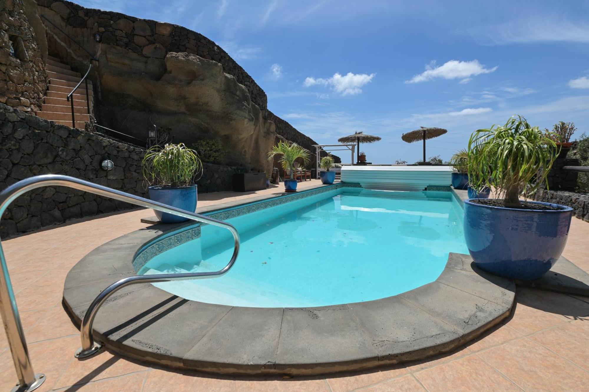 Holiday home Castillo Lanzarote Winni - Luxury - Pet Friendly With Heated Pool *