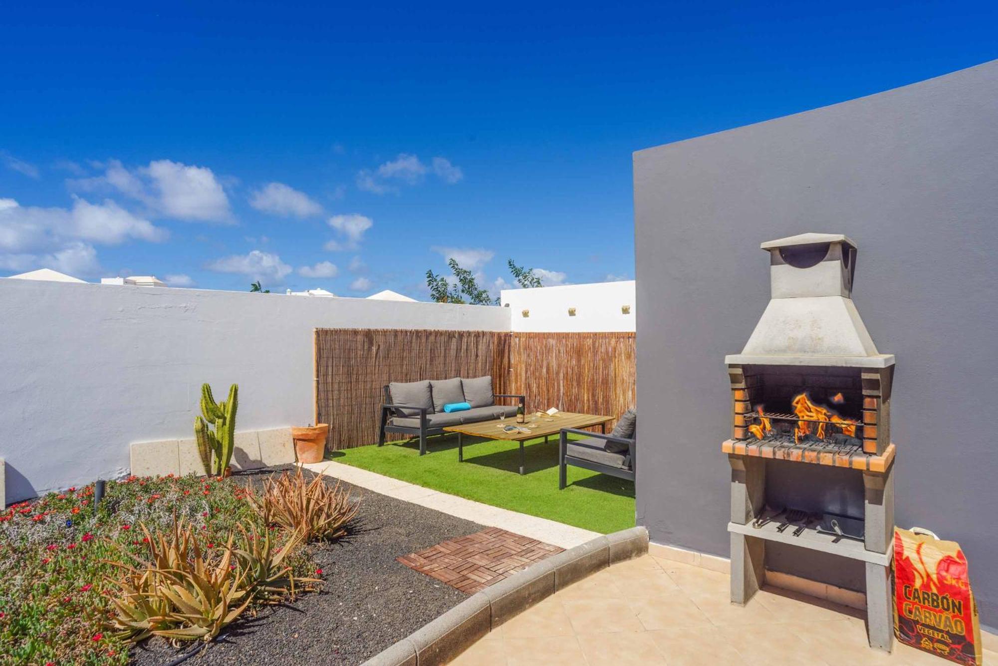 Luar Villa *