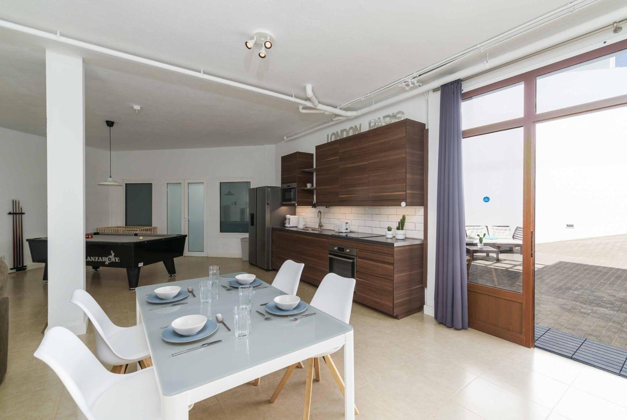 Luar Villa *