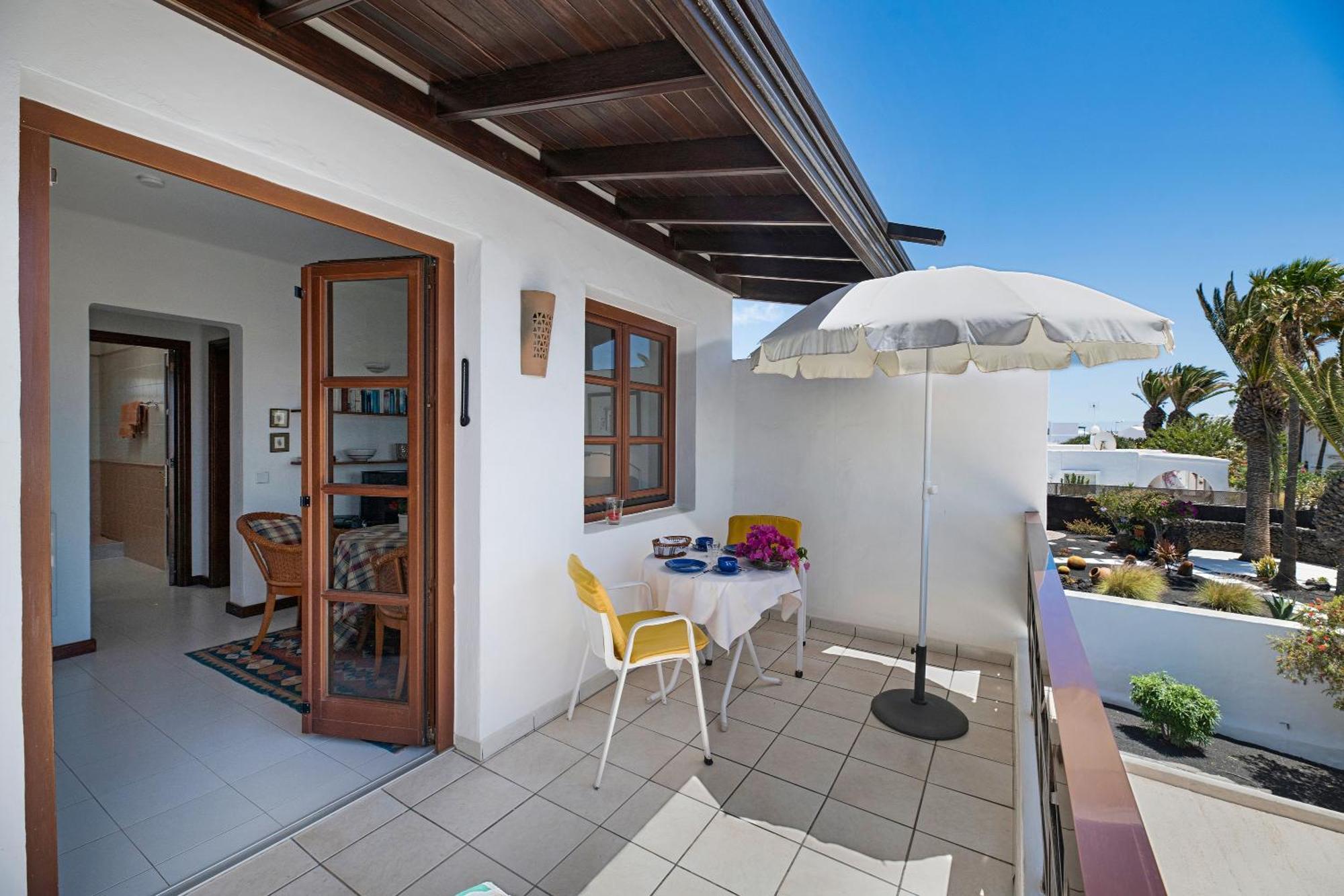 En Puerto Del Carmen, 4 *
