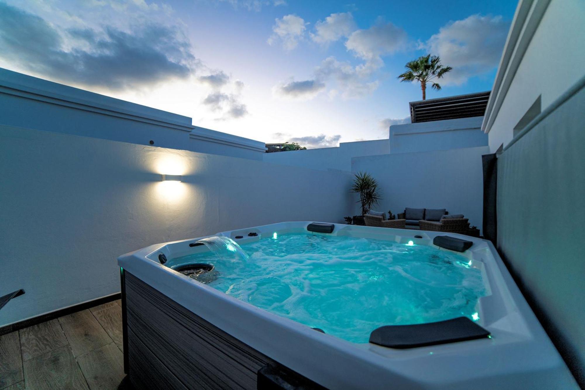 Villa Beautiful Puerto Del Carmen 3 Bedrooms Crystal Private Pool Close To Amenities Lanzarote *