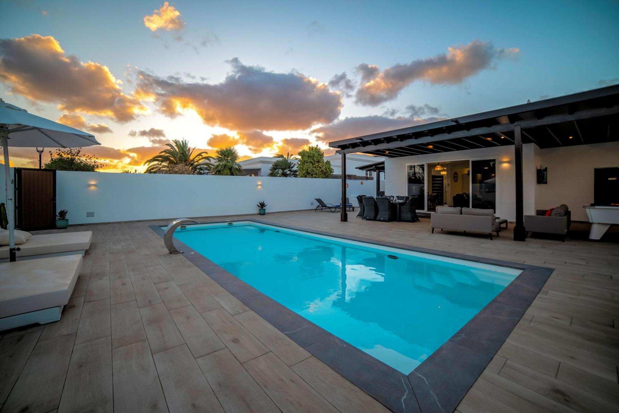 Villa Beautiful Puerto Del Carmen 3 Bedrooms Crystal Private Pool Close To Amenities Lanzarote Tías