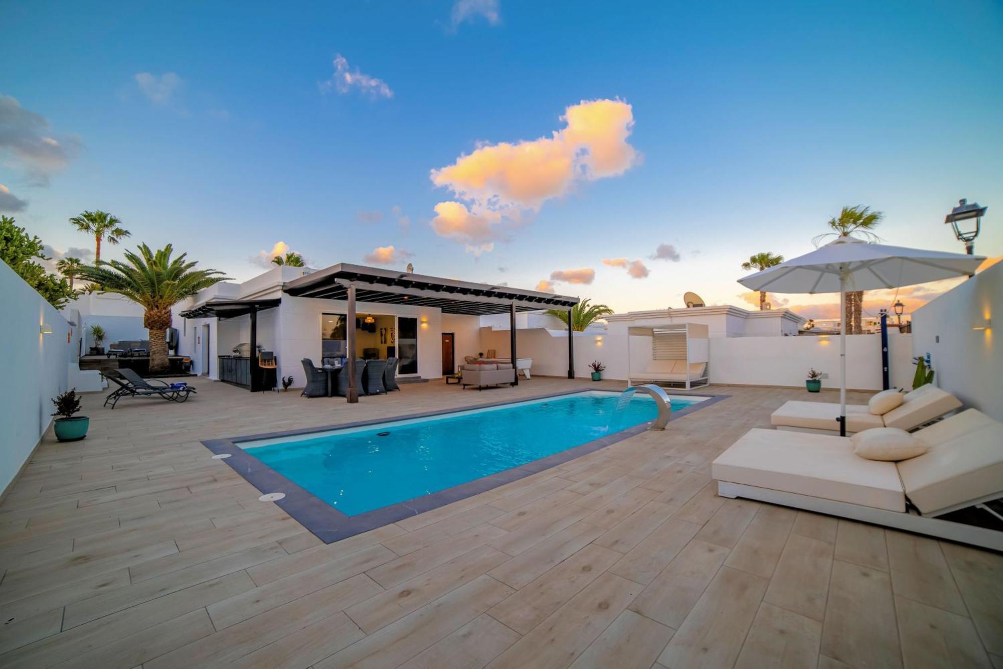 Beautiful Puerto Del Carmen 3 Bedrooms Crystal Private Pool Close To Amenities Lanzarote Villa *