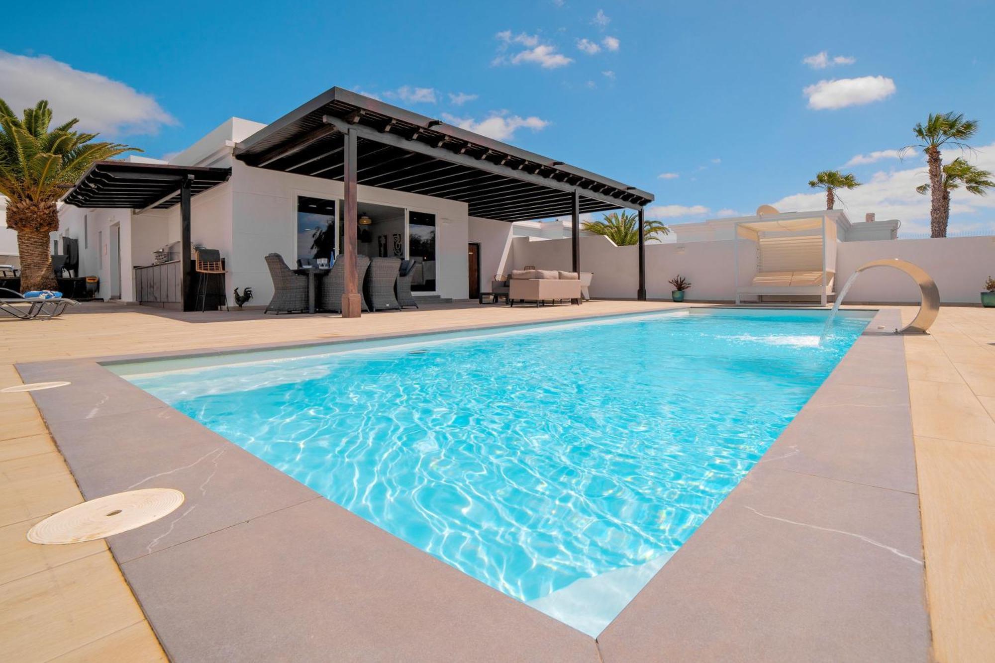 Villa Beautiful Puerto Del Carmen 3 Bedrooms Crystal Private Pool Close To Amenities Lanzarote Tías
