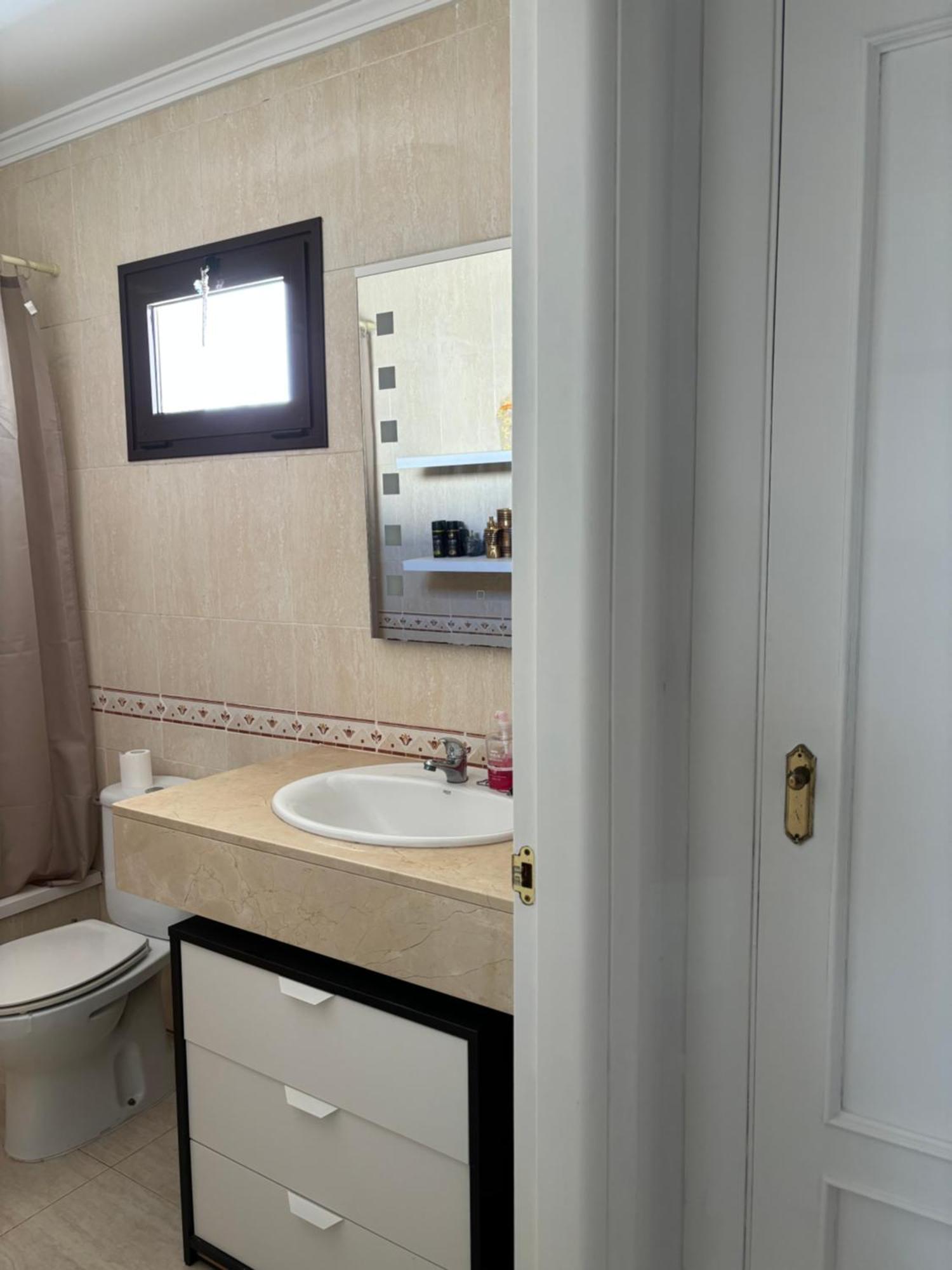 Casa Amplia Y Moderna De 3 En Complejo Con Piscina Сasa de vacaciones *