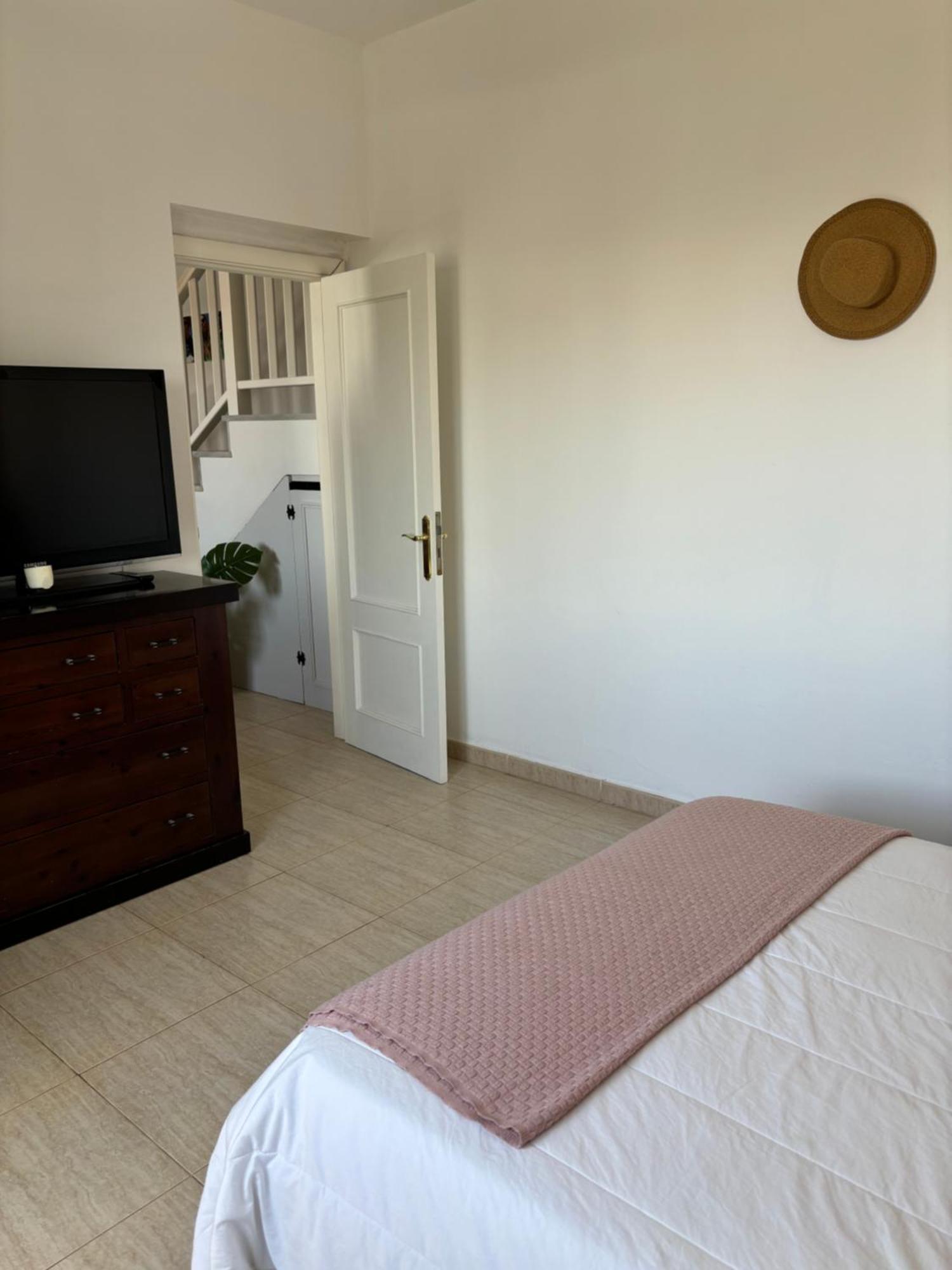 Casa Amplia Y Moderna De 3 En Complejo Con Piscina Сasa de vacaciones