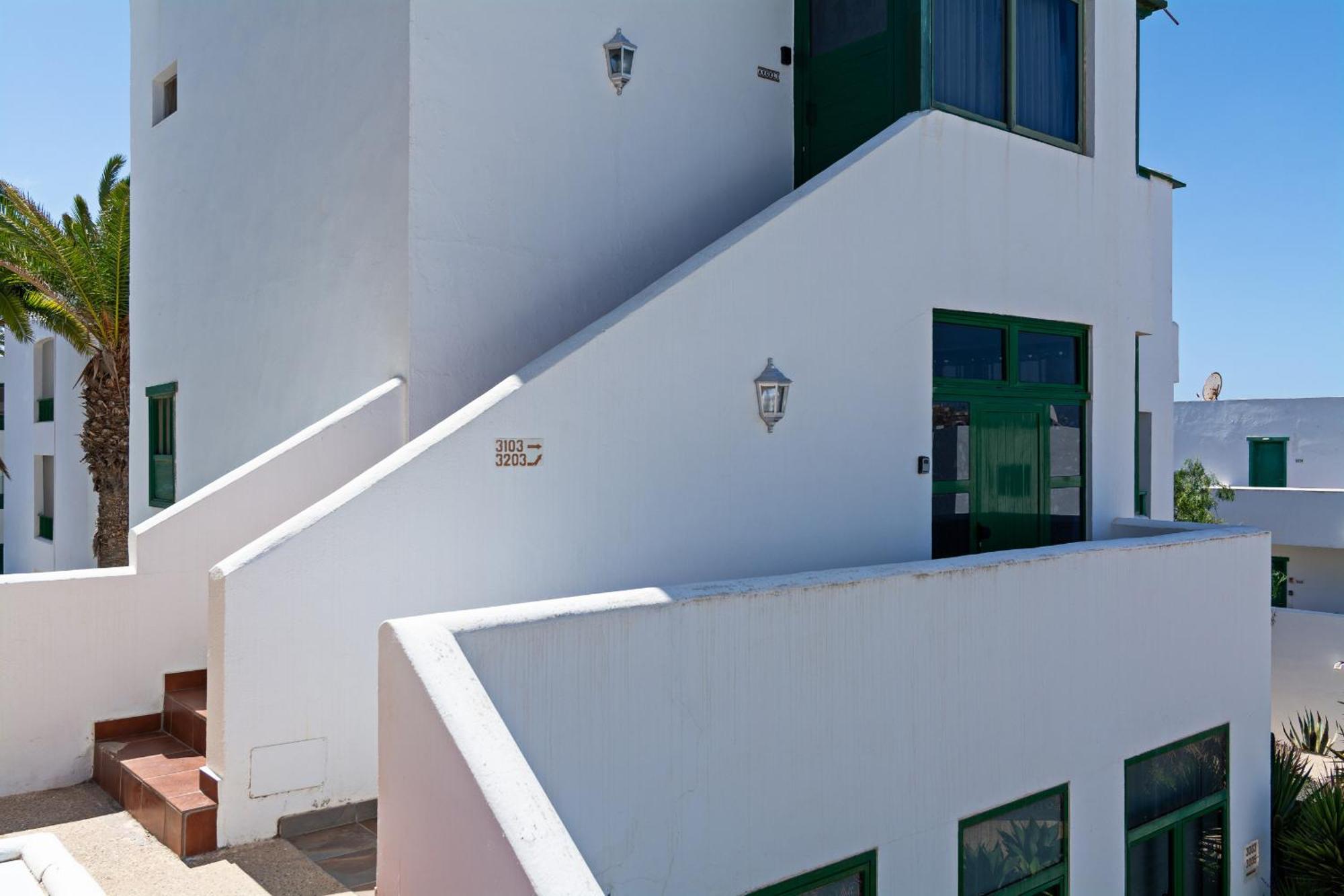 Tuscan Seaviews - 2br Pool & Terrace Apartment Teguise (Lanzarote)