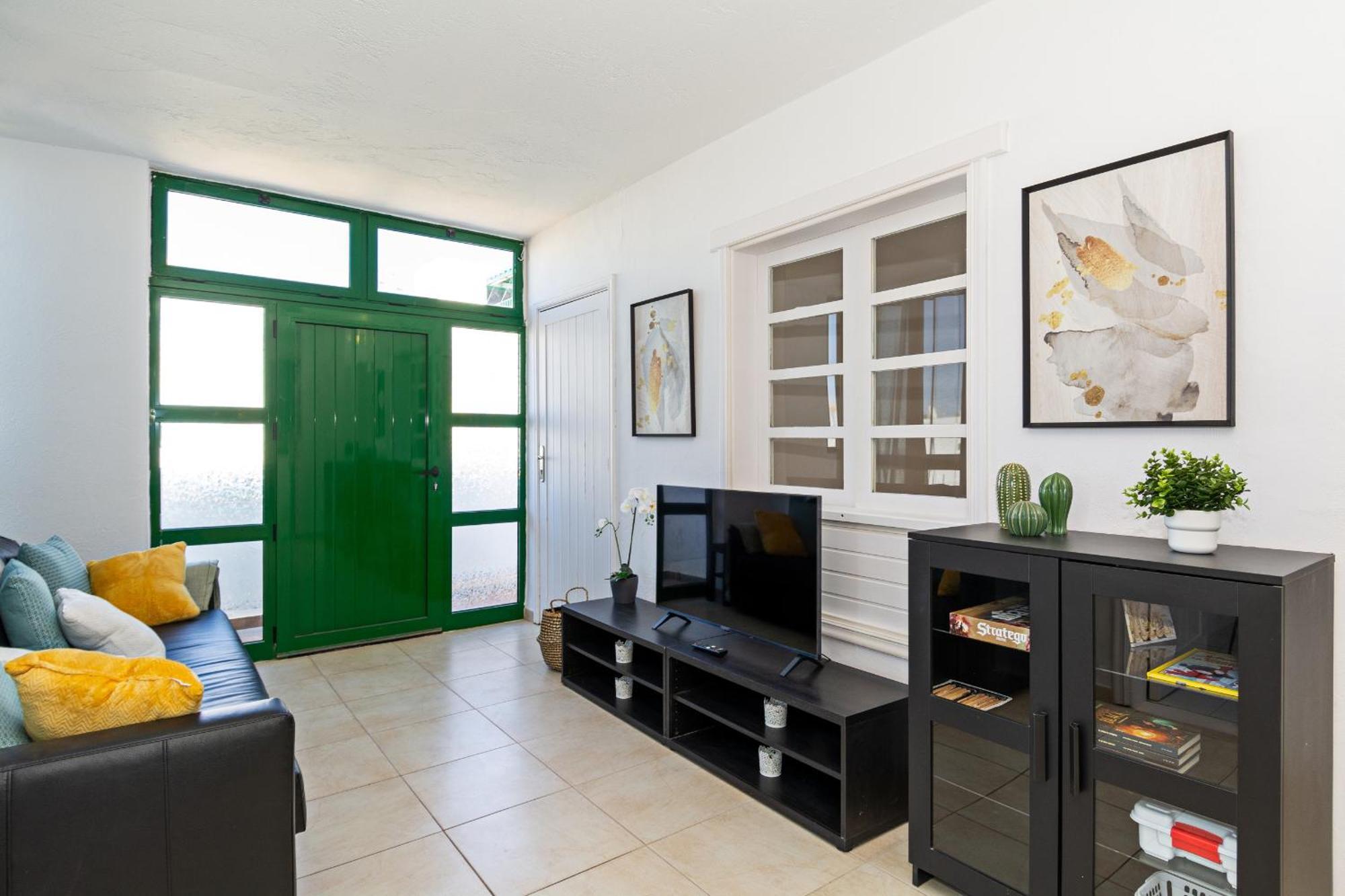 Tuscan Seaviews - 2br Pool & Terrace Apartamento *