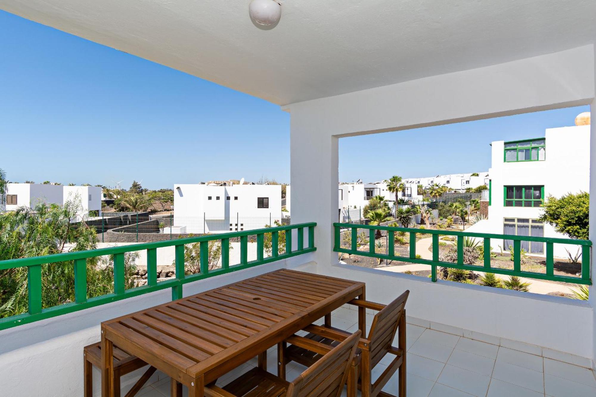 Tuscan Seaviews - 2br Pool & Terrace Apartamento