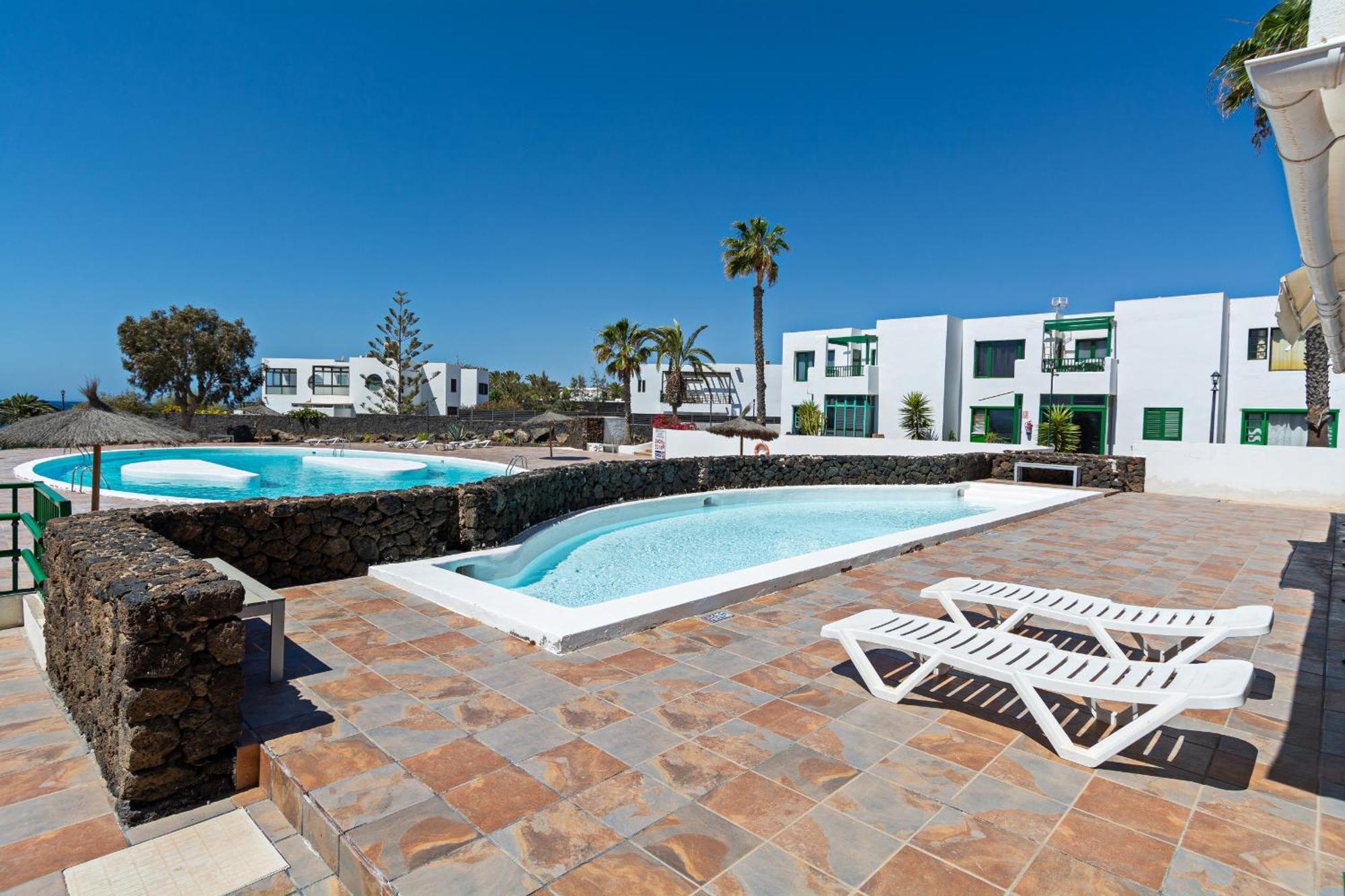 Tuscan Seaviews - 2br Pool & Terrace Apartamento