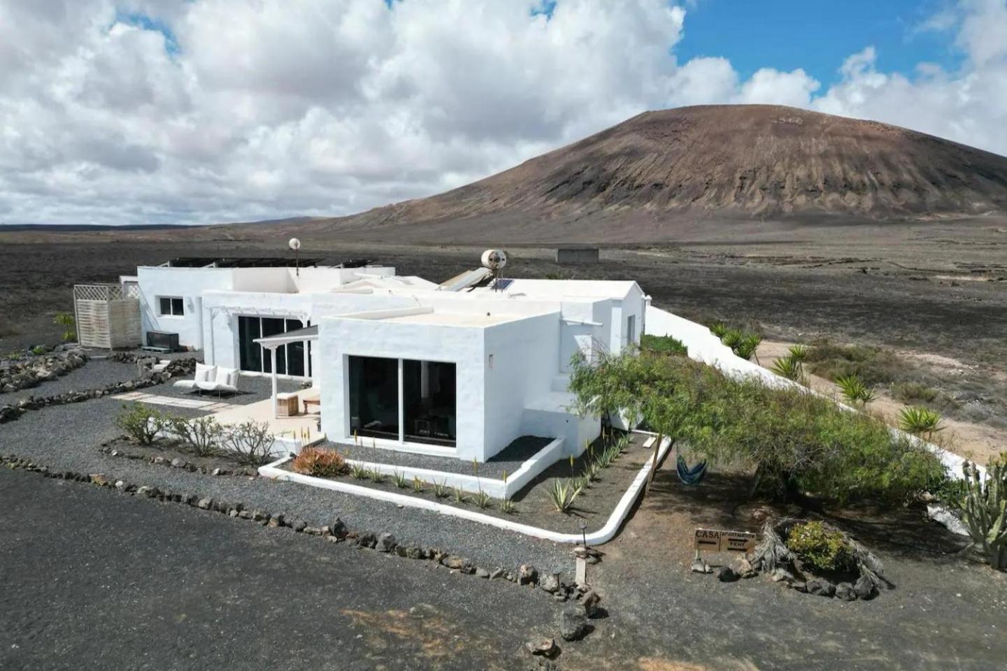 Casa Leonida Ocean Volcano House