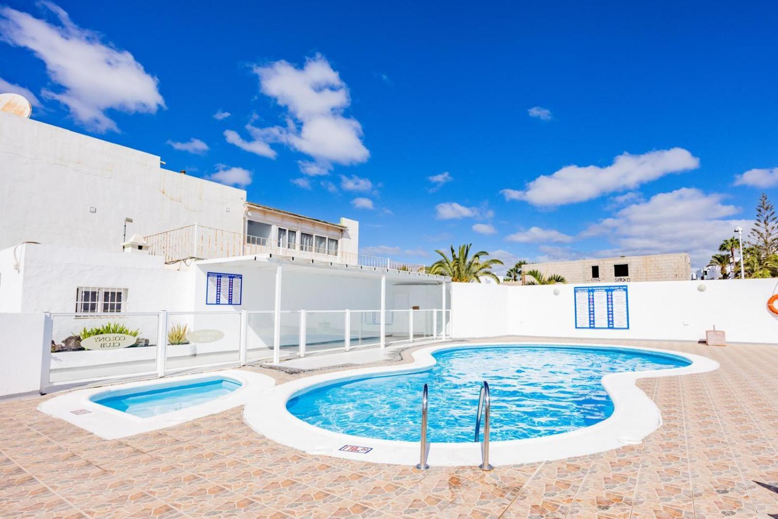 Stunning 2 Bedroom Duplex Close To Main With Seaviews *