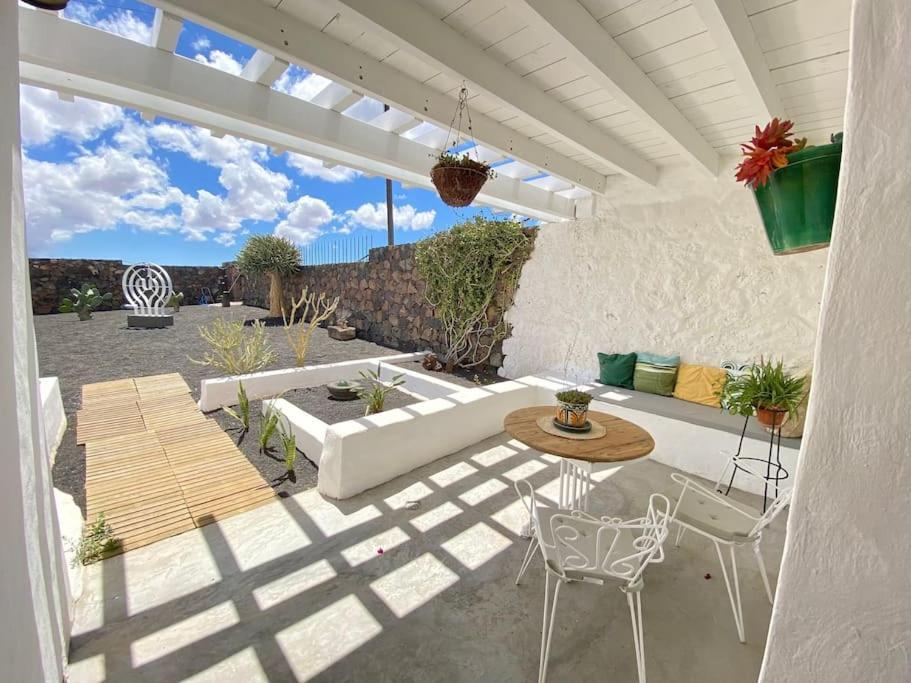 Casa Kira Sur, Macher
