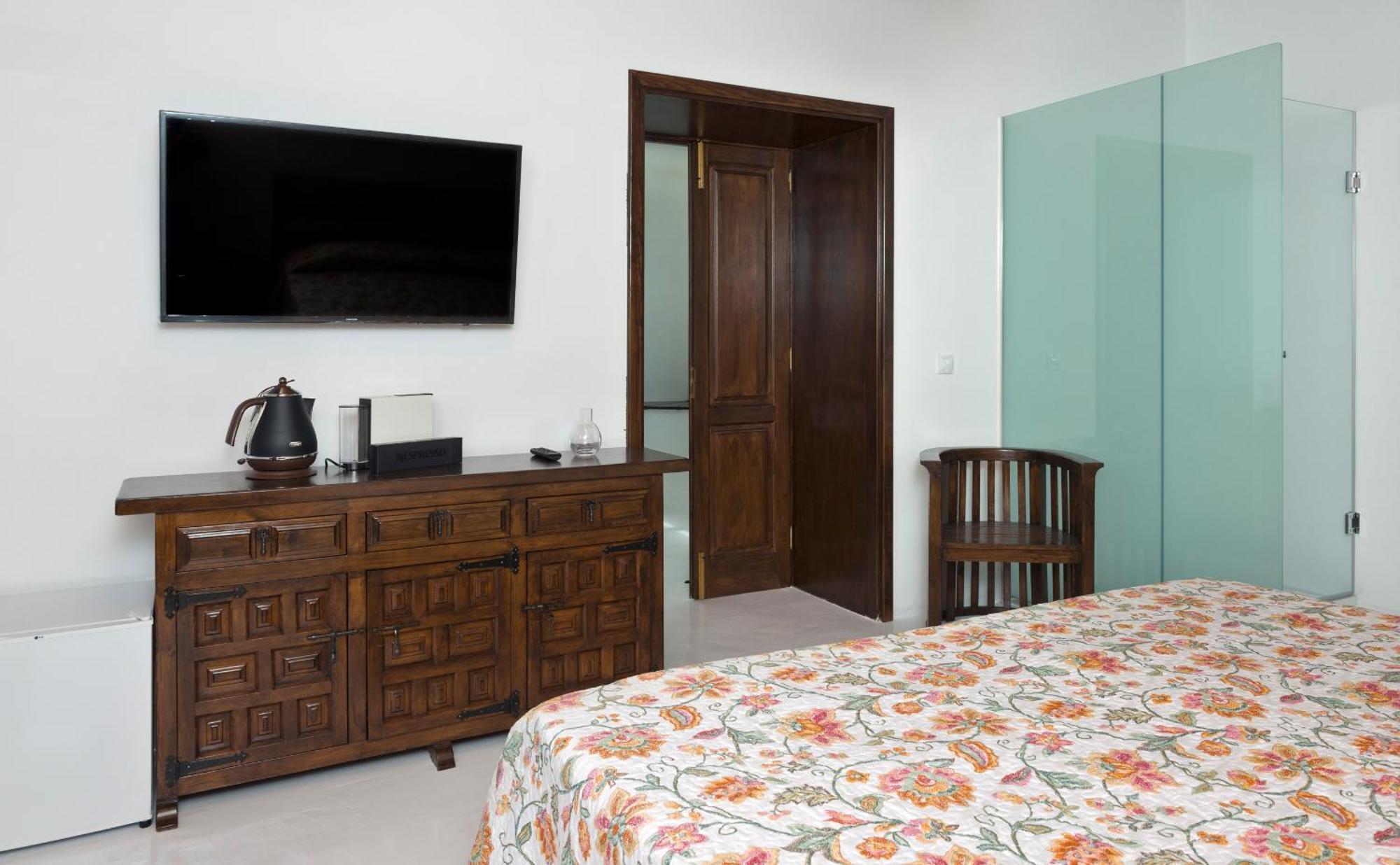 Isolina Boutique - Adults Recommended 4*